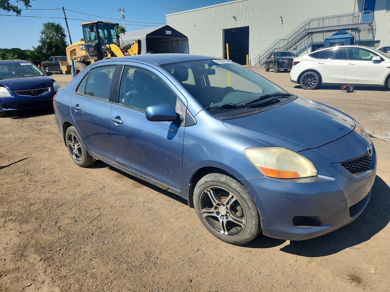 2011 Toyota Yaris Base Синий vin: JTDBT4K3XB1410588