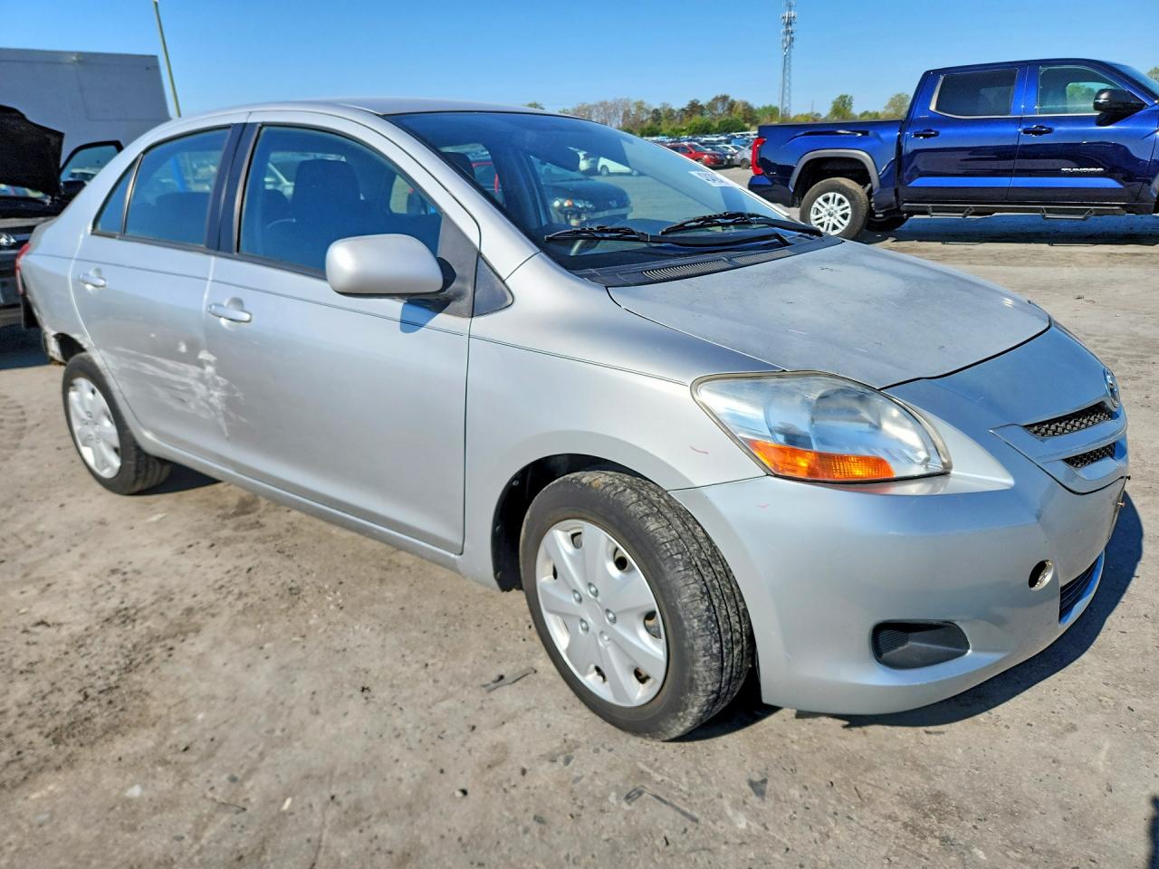 2007 Toyota Yaris Base Gray vin: JTDBT903071059388