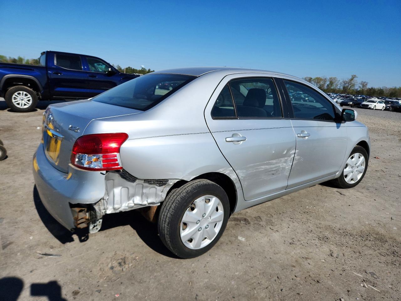 2007 Toyota Yaris Base Gray vin: JTDBT903071059388