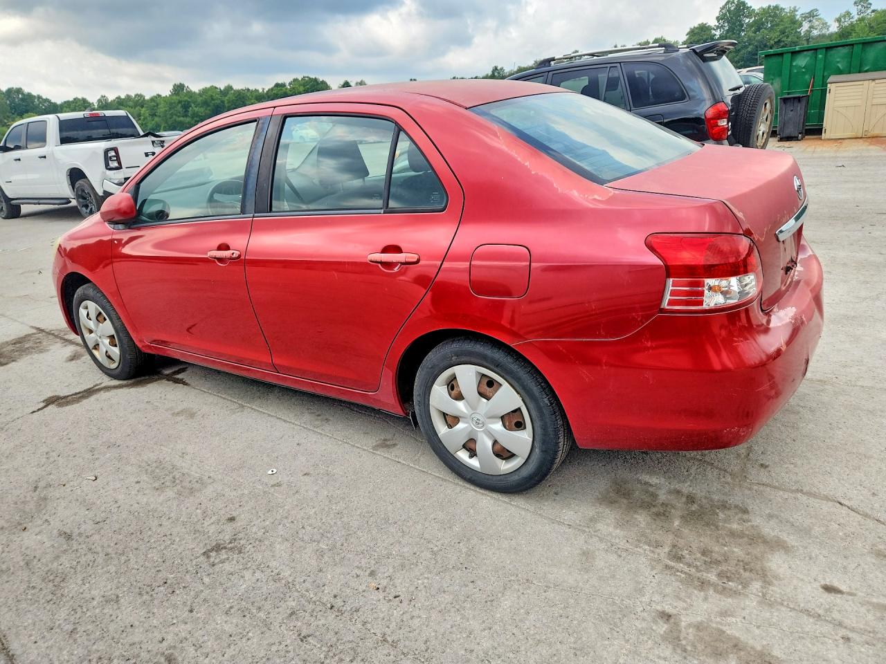 2008 Toyota Yaris Base Red vin: JTDBT903084020686