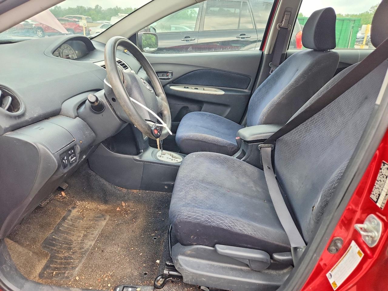 2008 Toyota Yaris Base Red vin: JTDBT903084020686