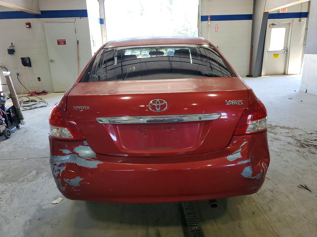 2008 Toyota Yaris Base Red vin: JTDBT903084037245