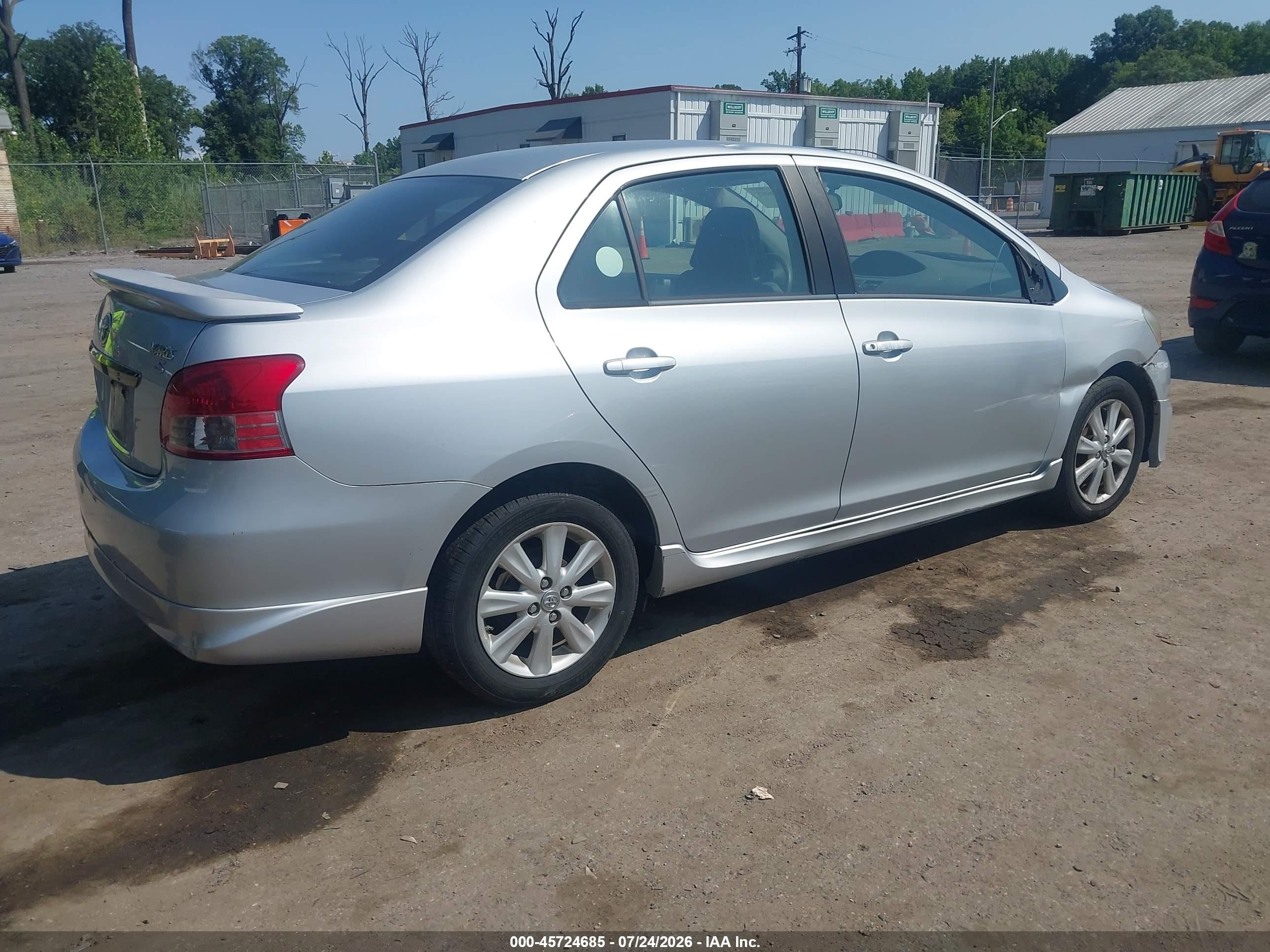 2009 Toyota Yaris S Silver vin: JTDBT903091303592