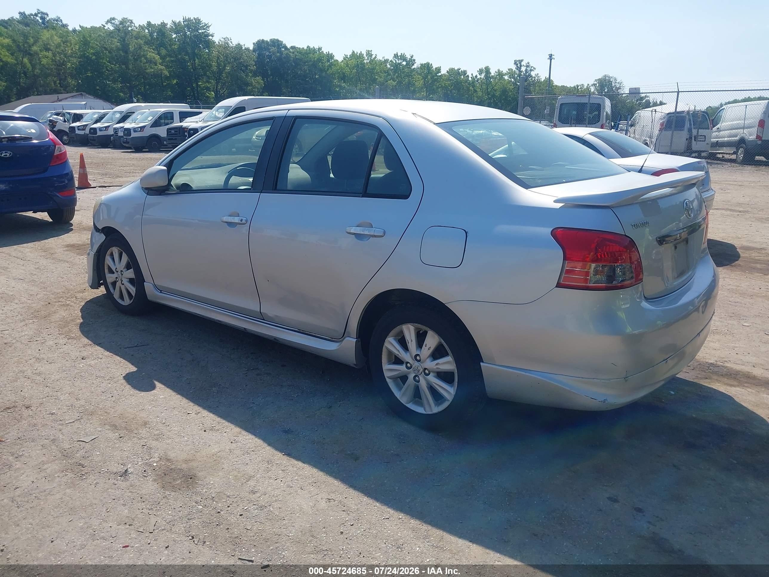 2009 Toyota Yaris S Silver vin: JTDBT903091303592