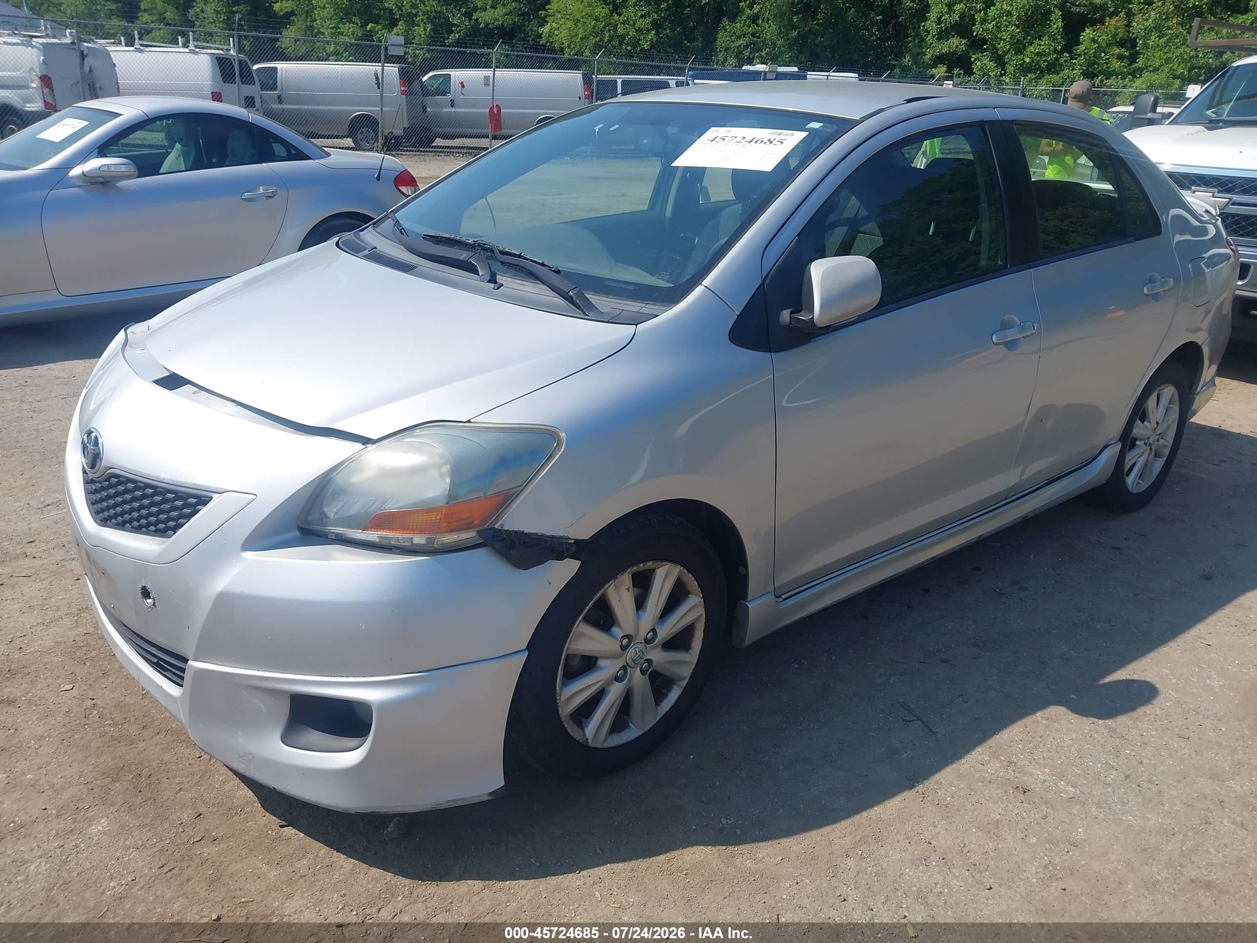 2009 Toyota Yaris S Silver vin: JTDBT903091303592