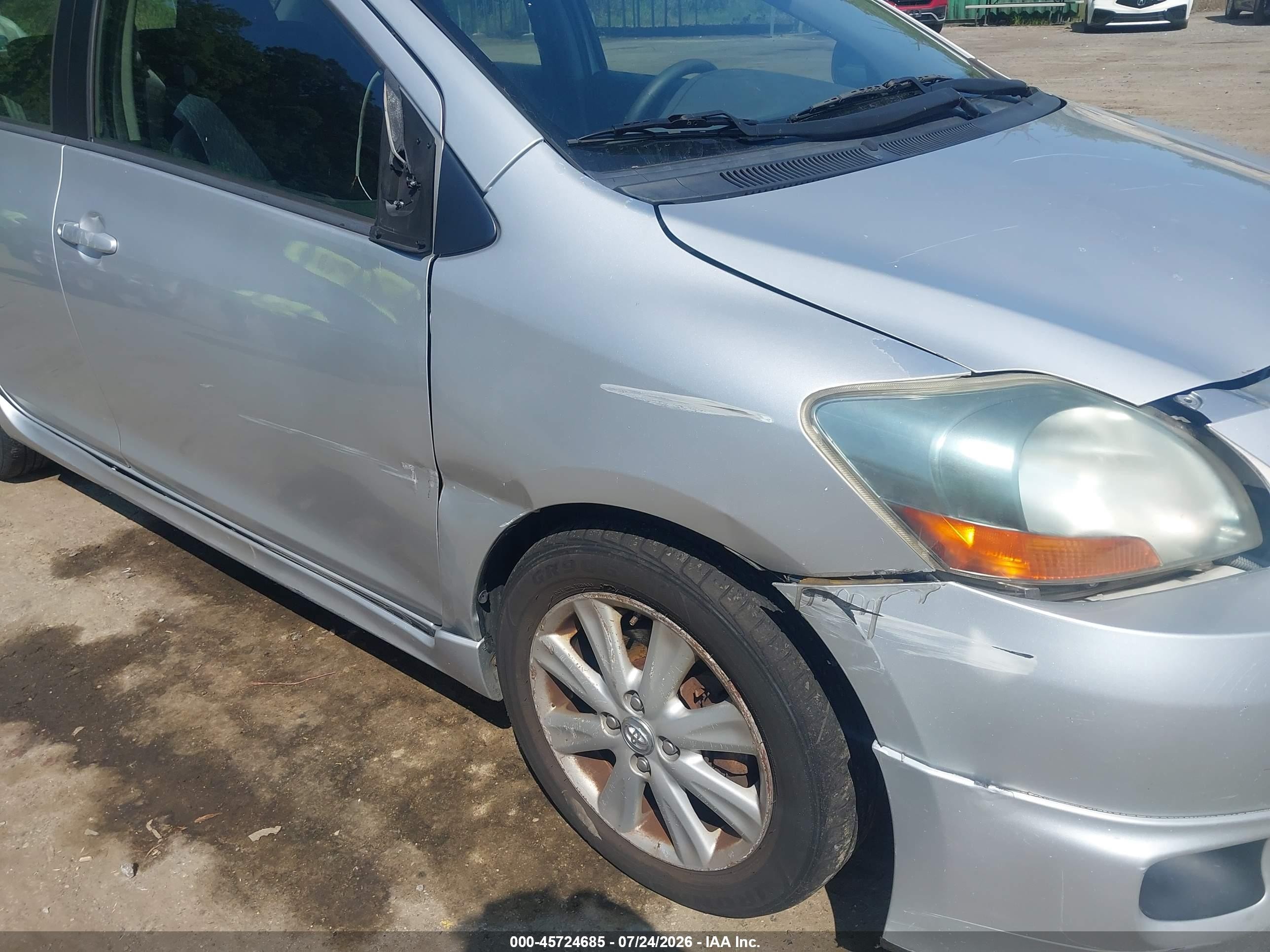 2009 Toyota Yaris S Silver vin: JTDBT903091303592