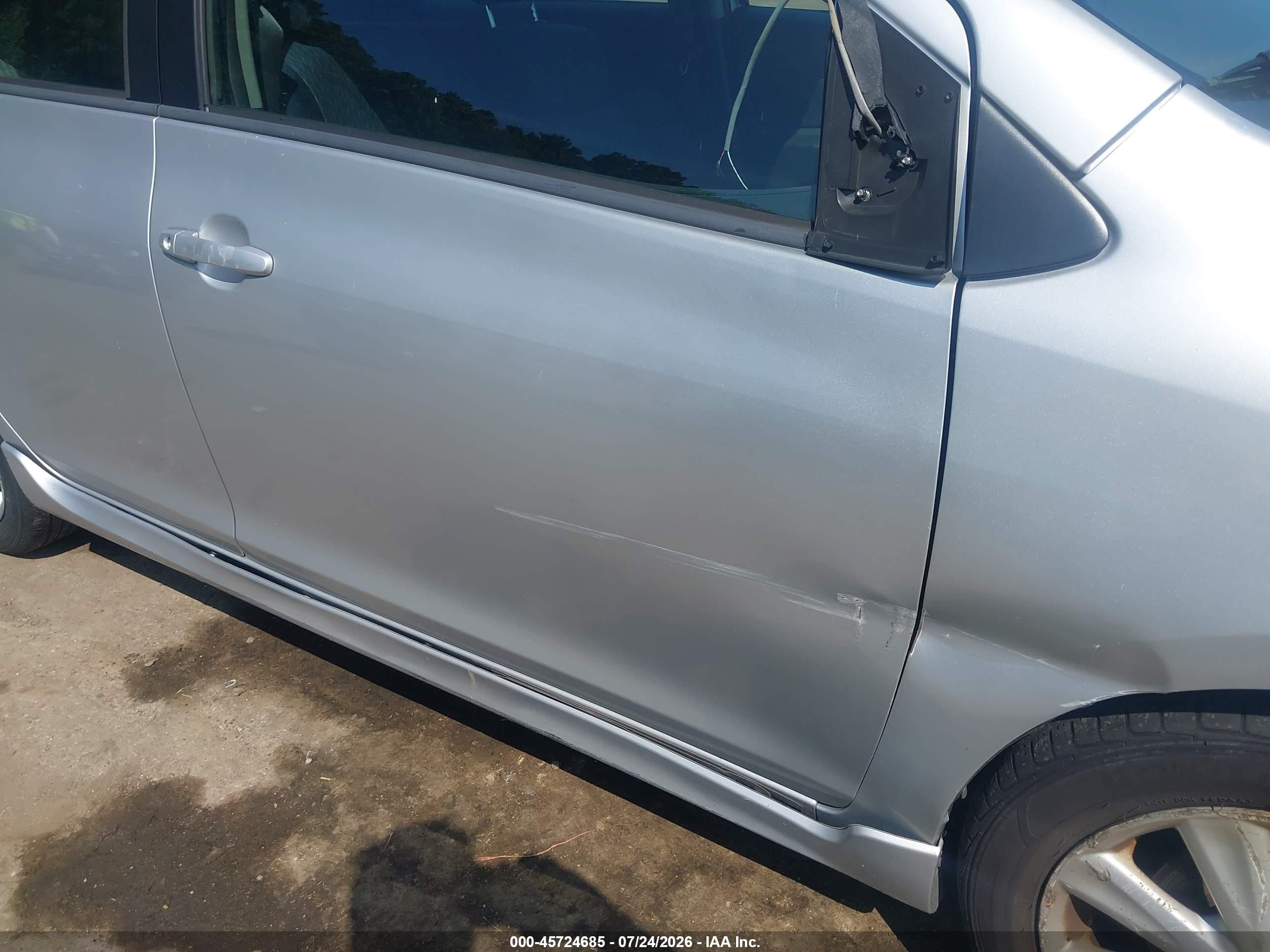 2009 Toyota Yaris S Silver vin: JTDBT903091303592
