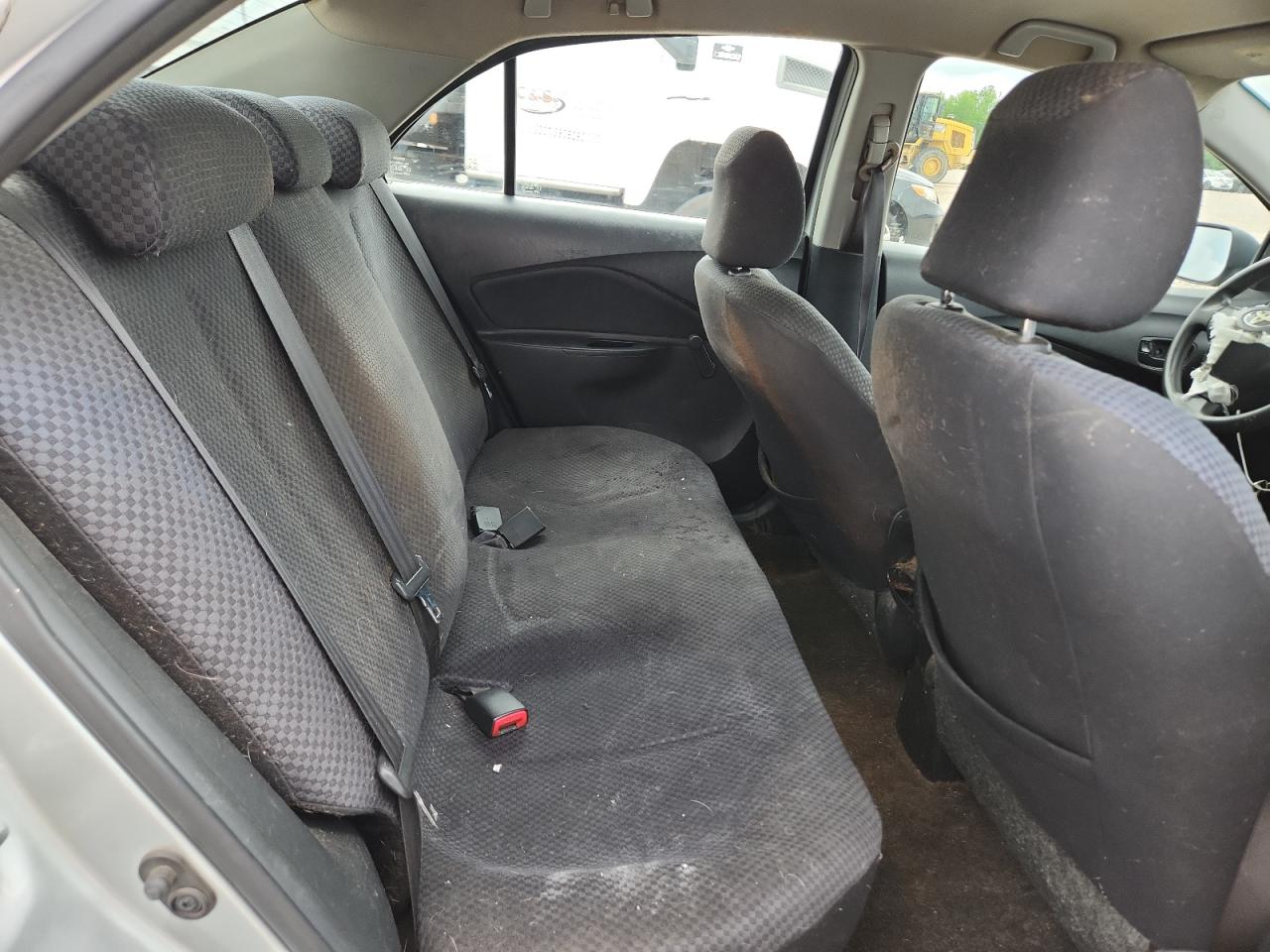 2009 Toyota Yaris Base Silver vin: JTDBT903091305763