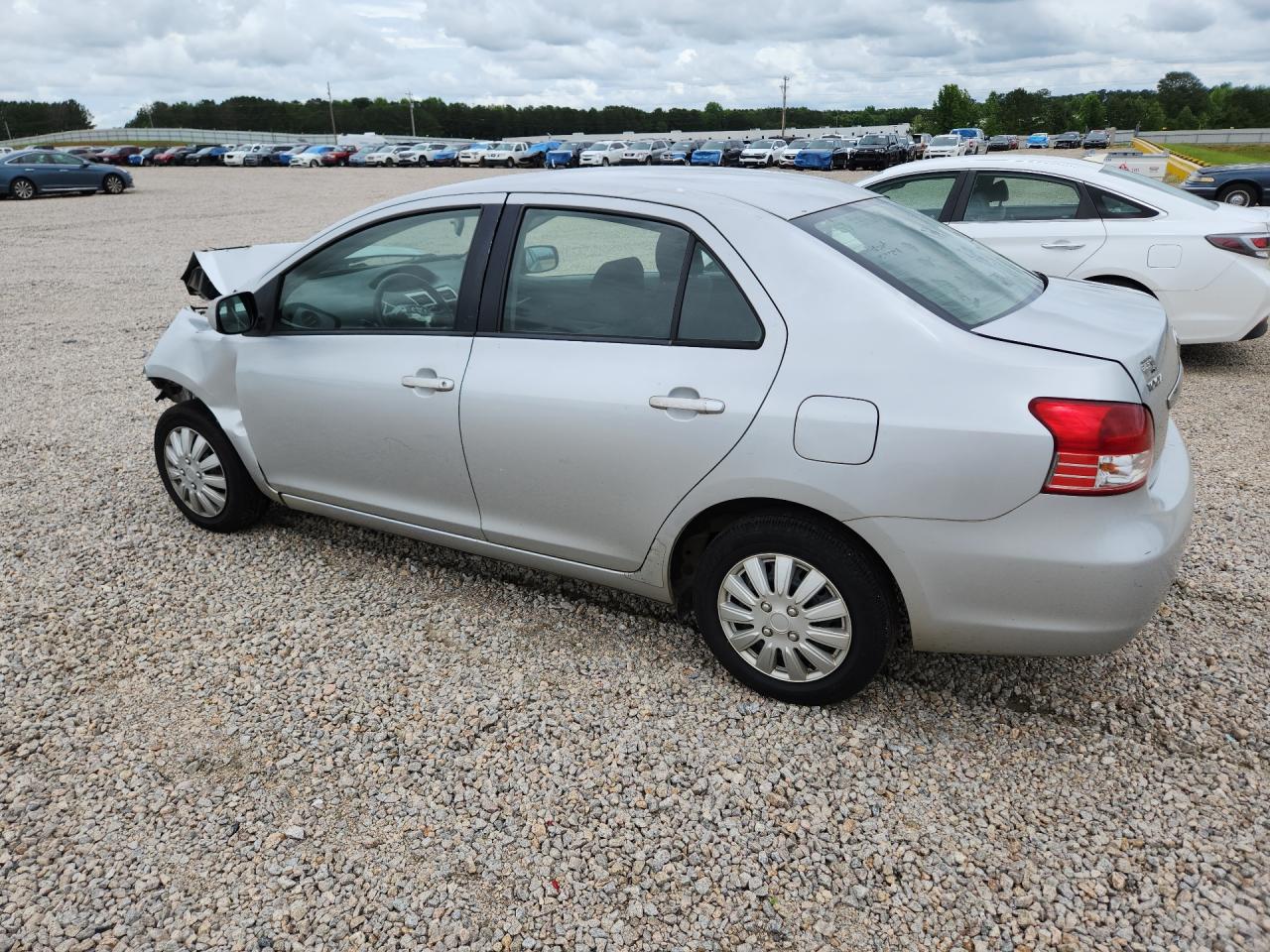 2009 Toyota Yaris Base Silver vin: JTDBT903091305763