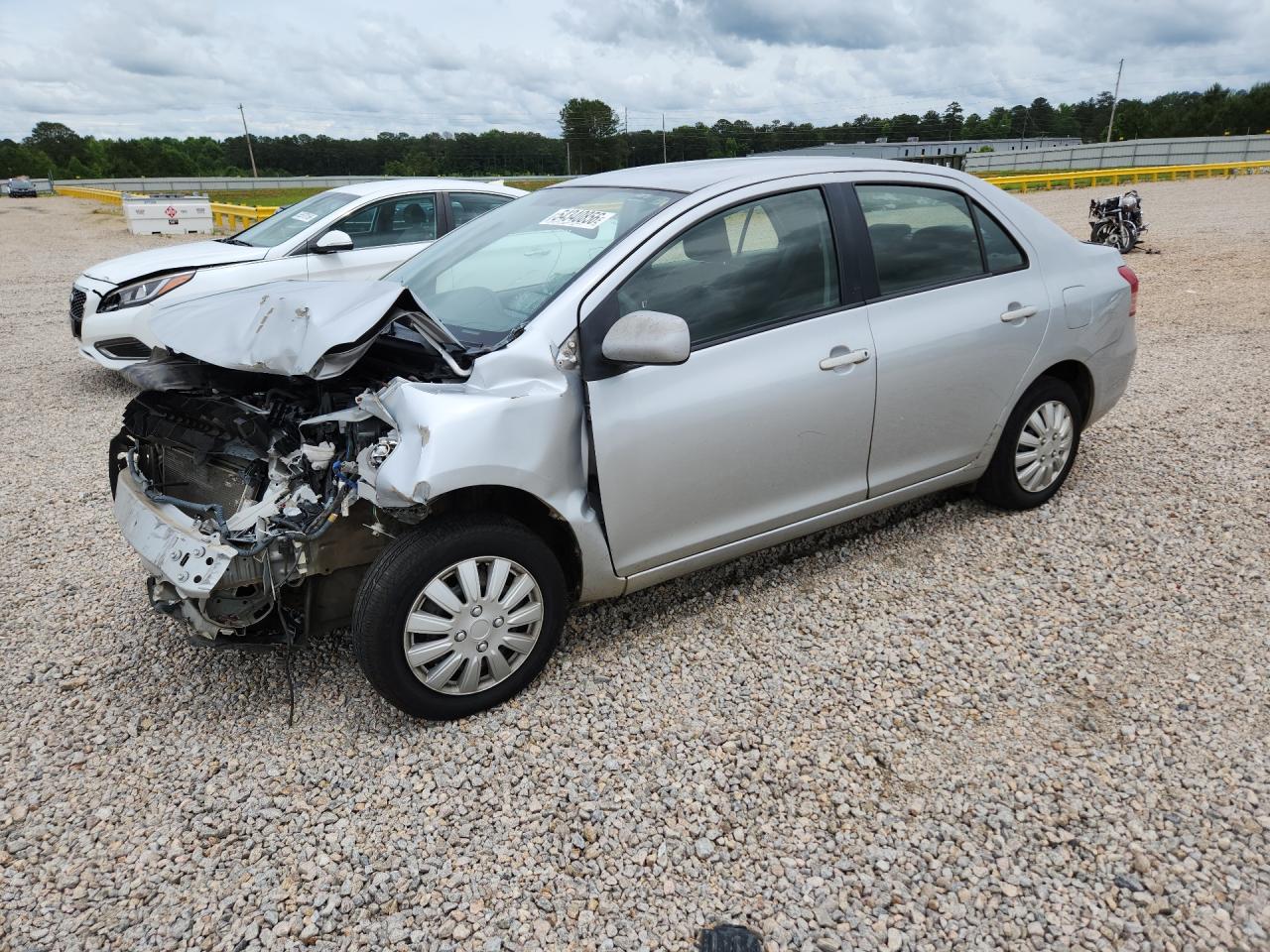 2009 Toyota Yaris Base Серебряный vin: JTDBT903091305763