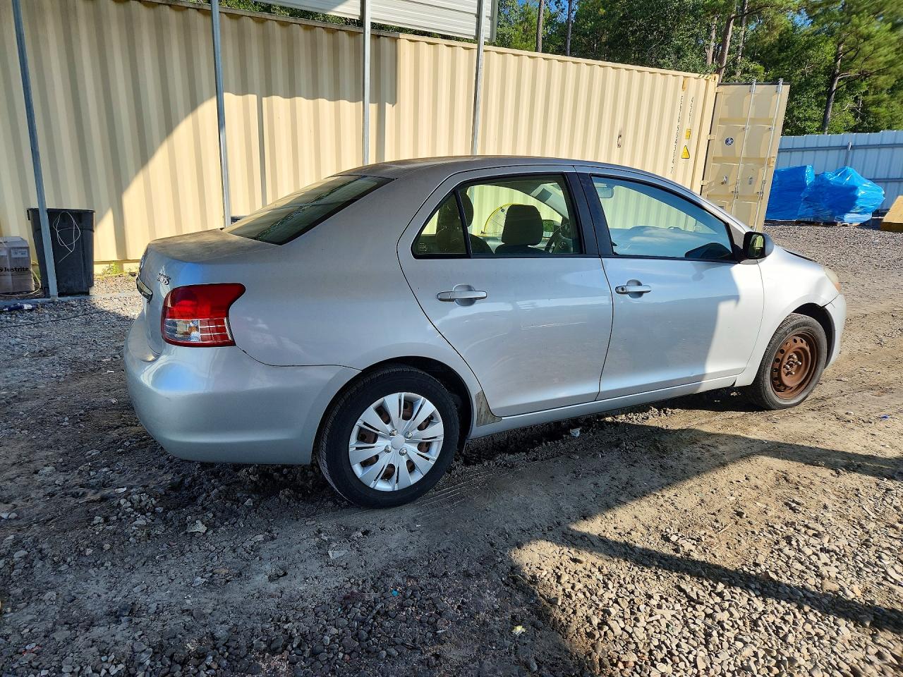 2009 Toyota Yaris Серебряный vin: JTDBT903091321798