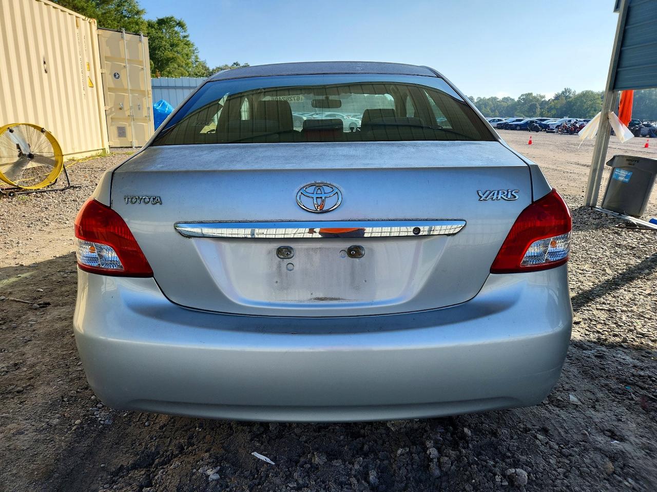 2009 Toyota Yaris Серебряный vin: JTDBT903091321798