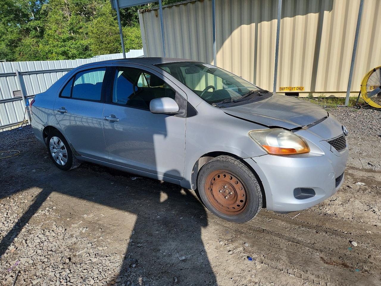 2009 Toyota Yaris Серебряный vin: JTDBT903091321798