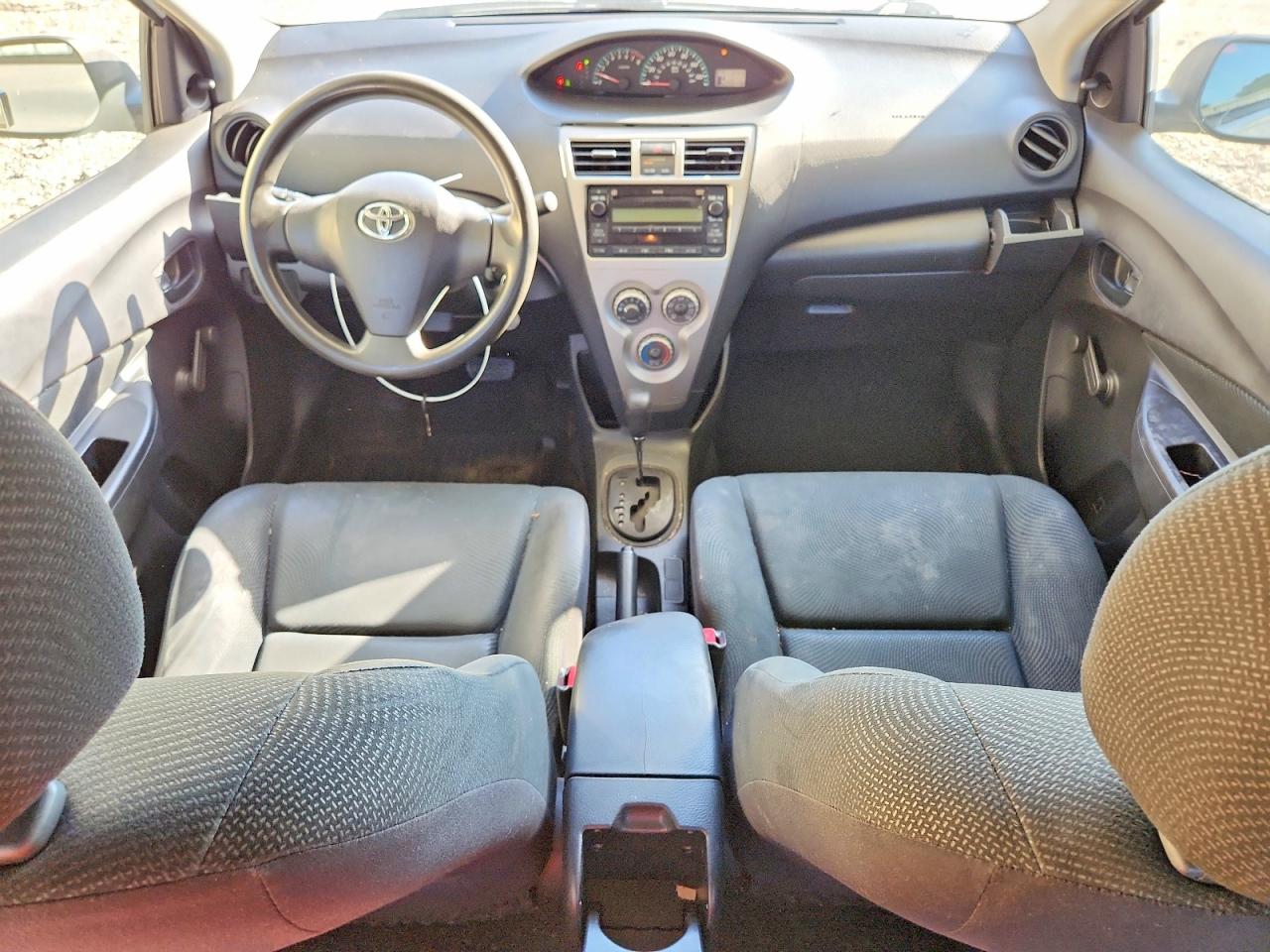 2009 Toyota Yaris Серебряный vin: JTDBT903091321798