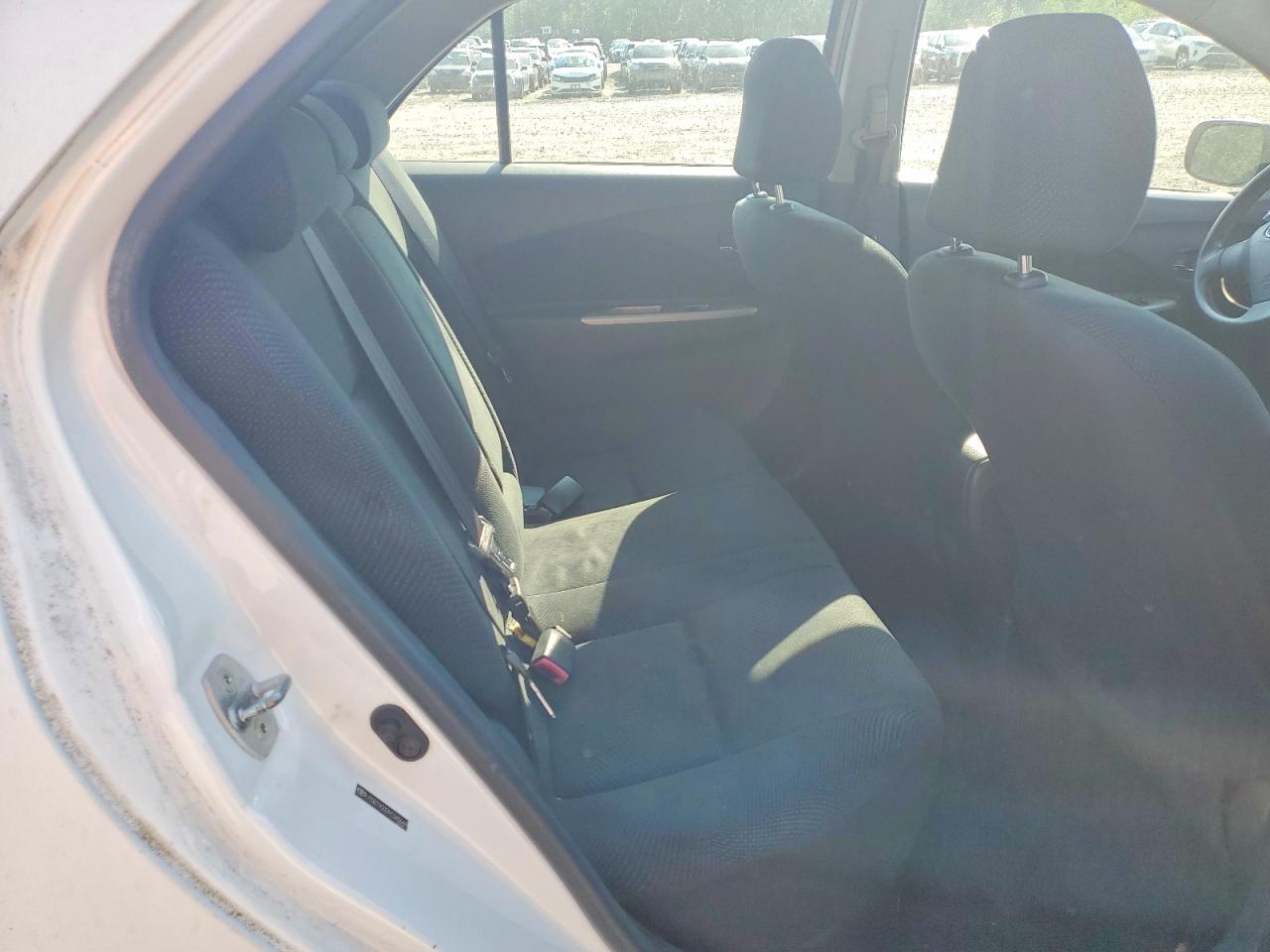2009 Toyota Yaris Base White vin: JTDBT903091343669