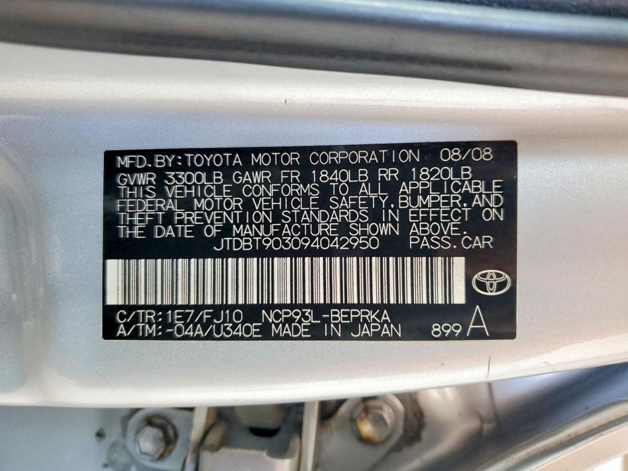 2009 Toyota Yaris Base Silver vin: JTDBT903094042950
