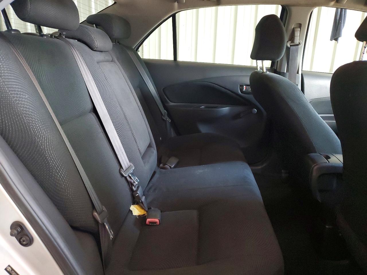 2009 Toyota Yaris Base Silver vin: JTDBT903094042950