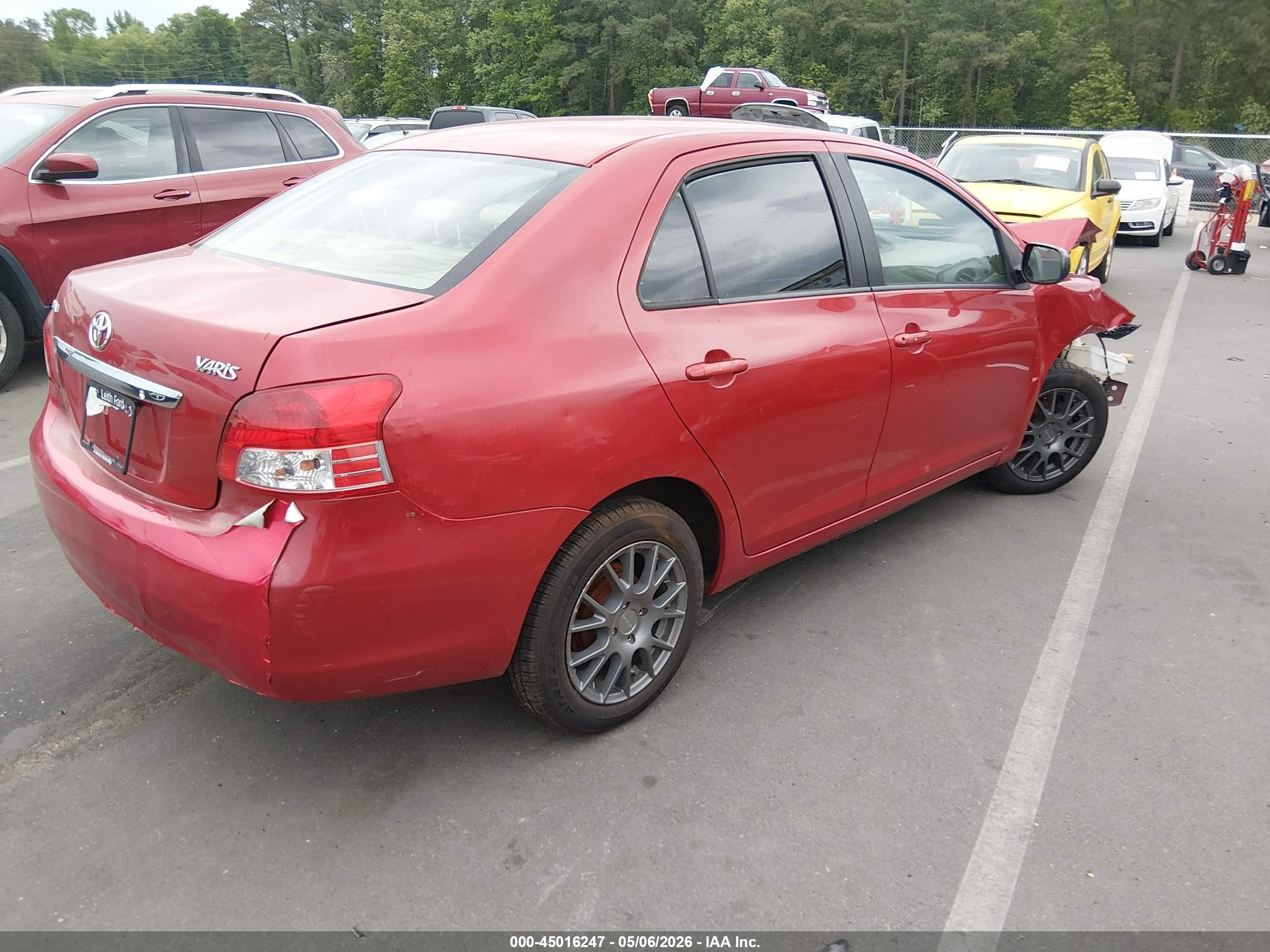 2009 Toyota Yaris   Красный vin: JTDBT903094048764