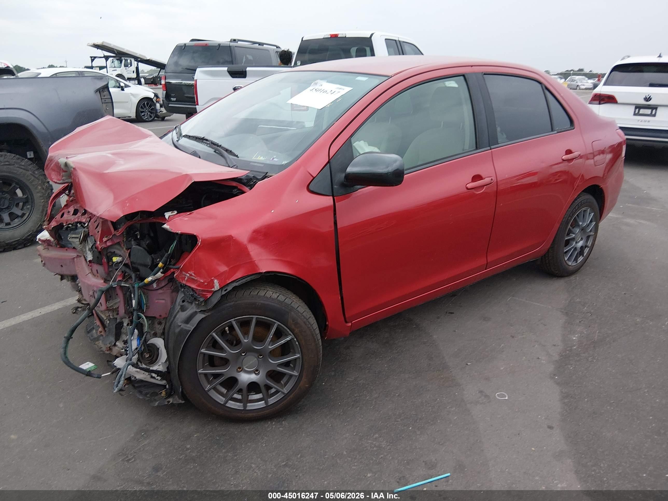 2009 Toyota Yaris   Красный vin: JTDBT903094048764