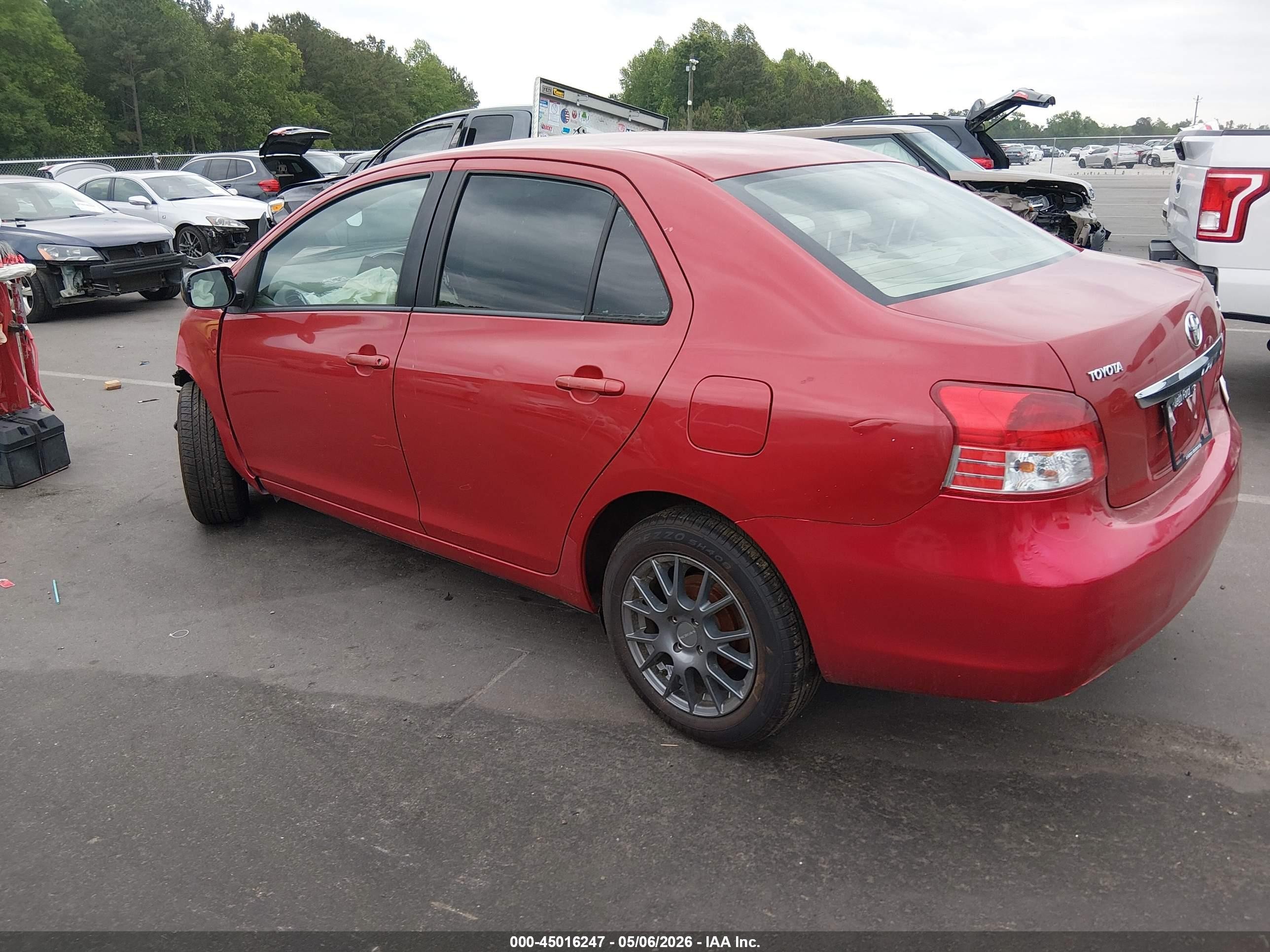 2009 Toyota Yaris   Красный vin: JTDBT903094048764