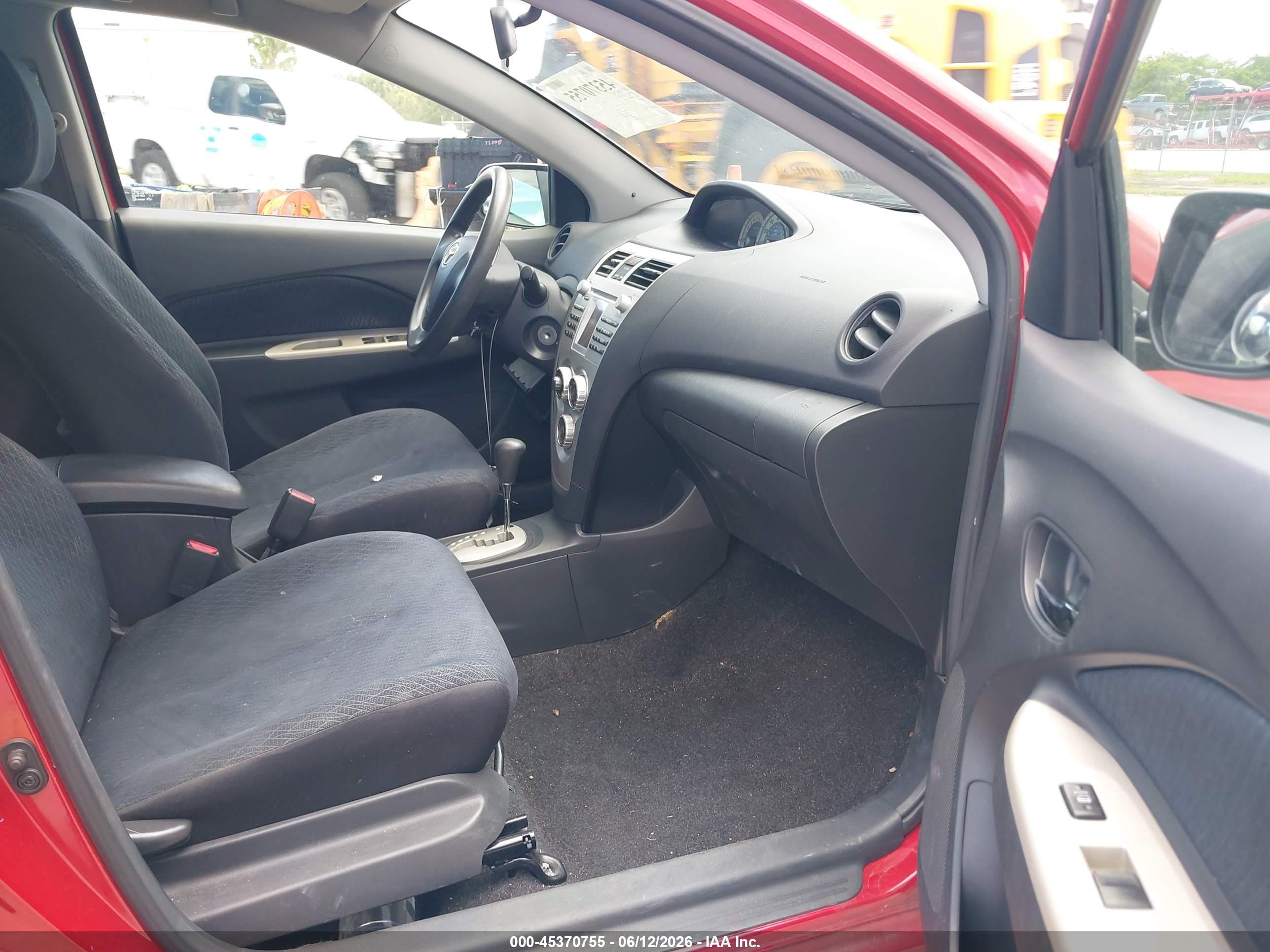 2008 Toyota Yaris   Red vin: JTDBT903181248522