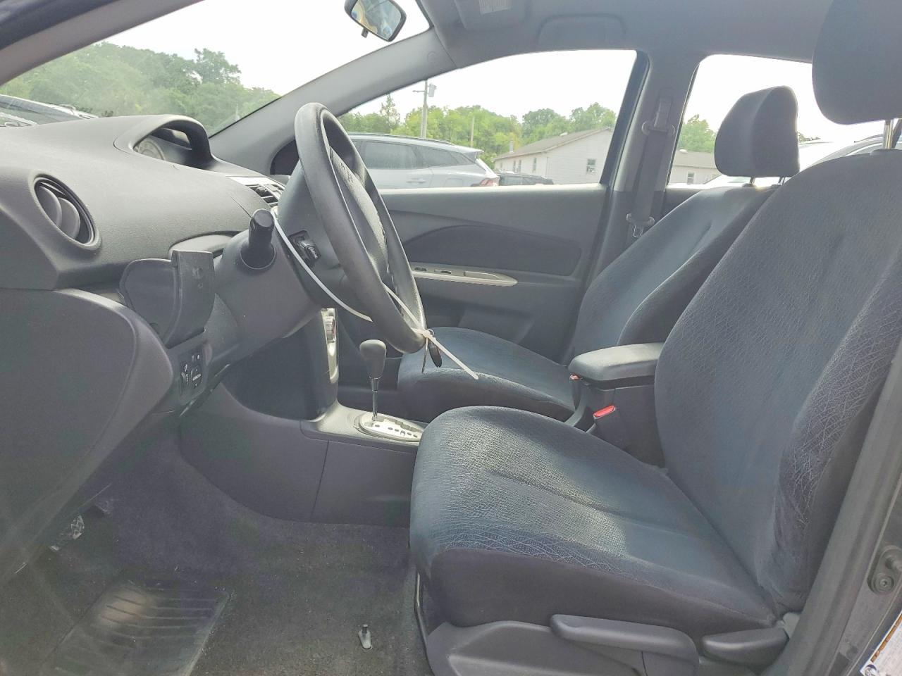 2007 Toyota Yaris Base Серый vin: JTDBT903371124993