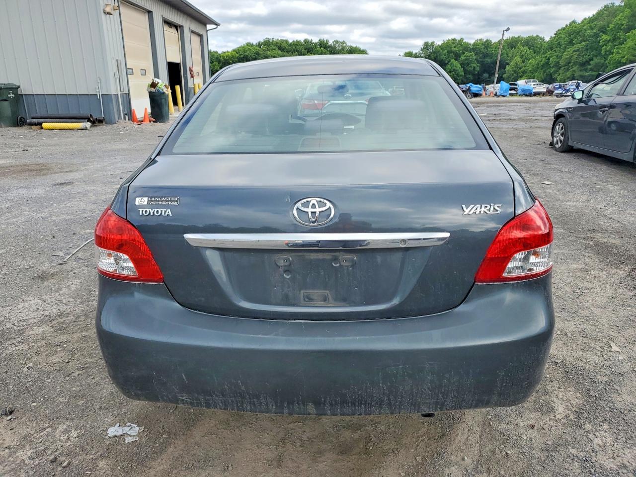 2007 Toyota Yaris Base Серый vin: JTDBT903371124993