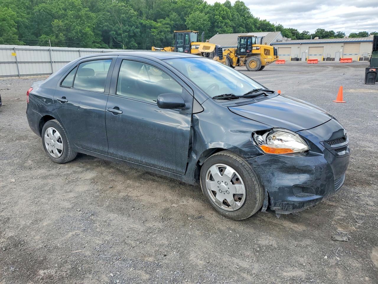 2007 Toyota Yaris Base Серый vin: JTDBT903371124993