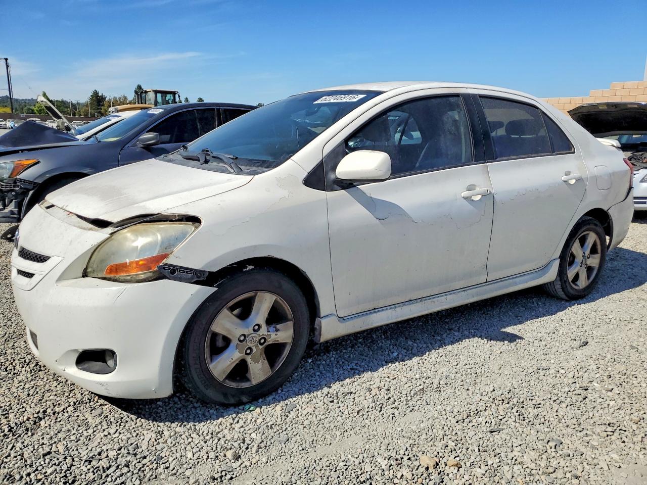2007 Toyota Yaris S White vin: JTDBT903371164667
