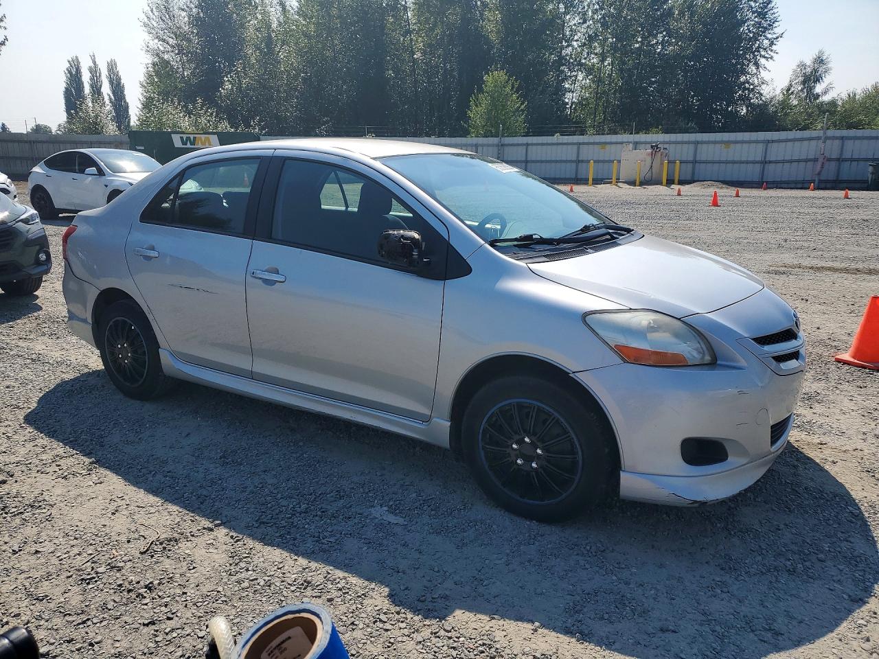2008 Toyota Yaris S Silver vin: JTDBT903381199629