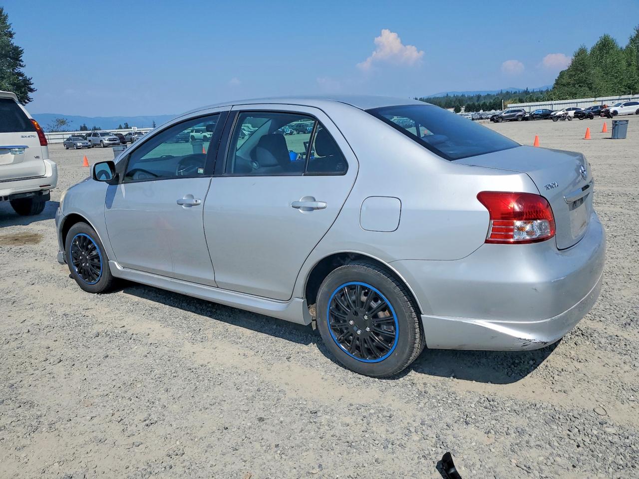 2008 Toyota Yaris S Silver vin: JTDBT903381199629