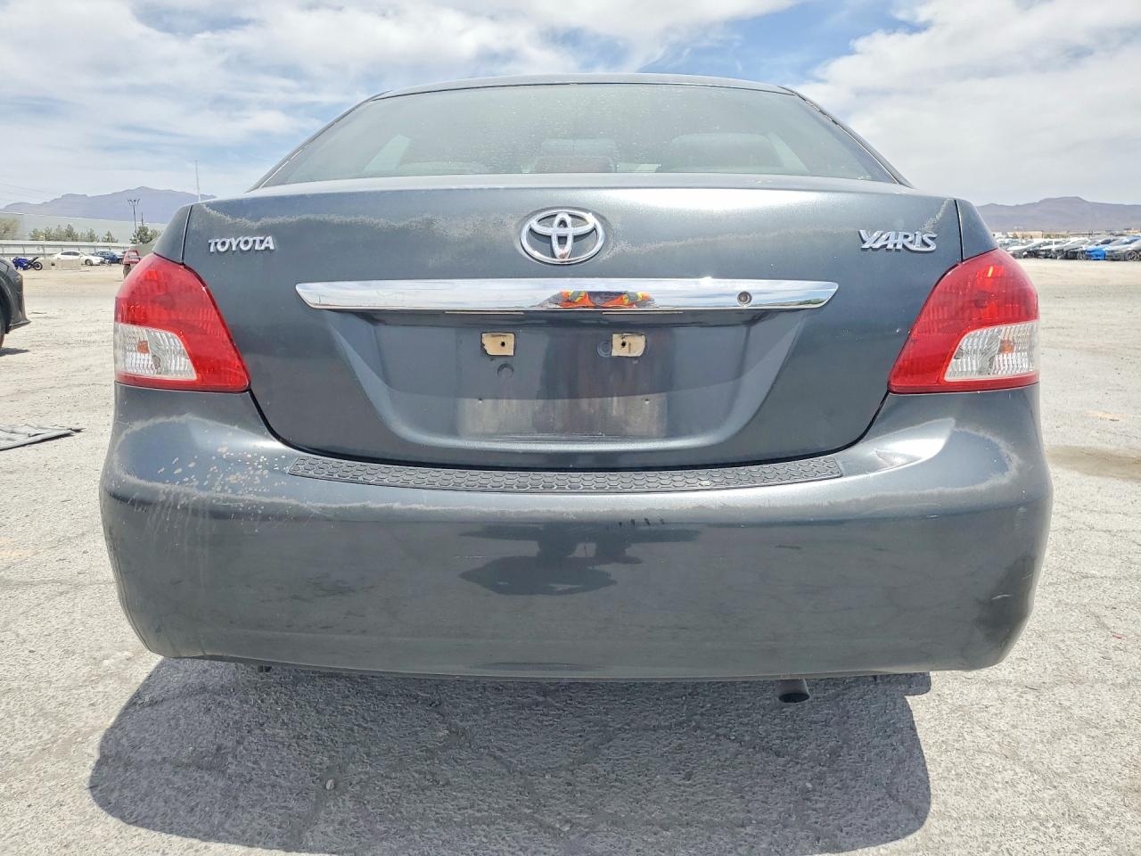 2009 Toyota Yaris Base Charcoal vin: JTDBT903391301075