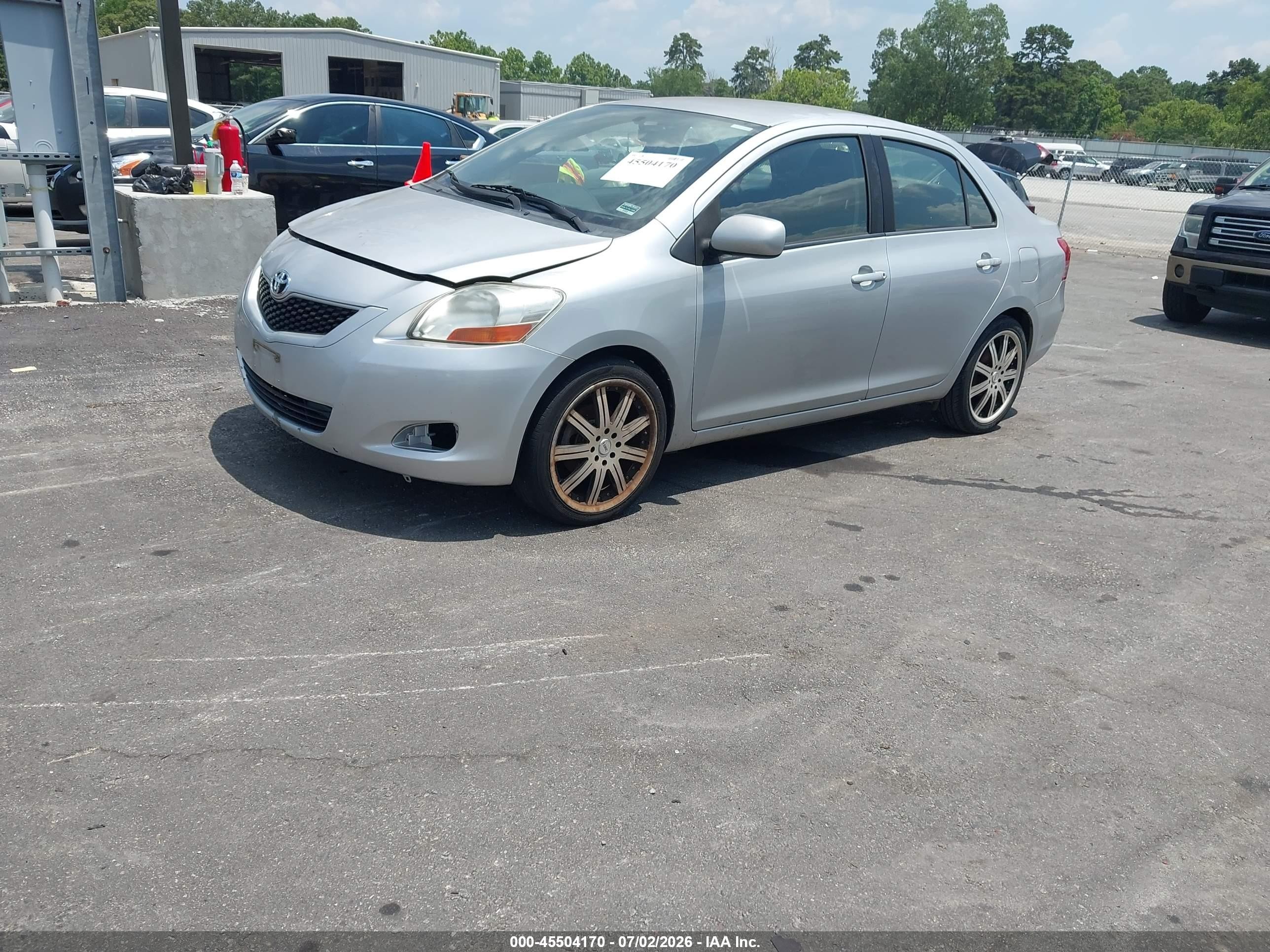 2009 Toyota Yaris   Silver vin: JTDBT903391310262