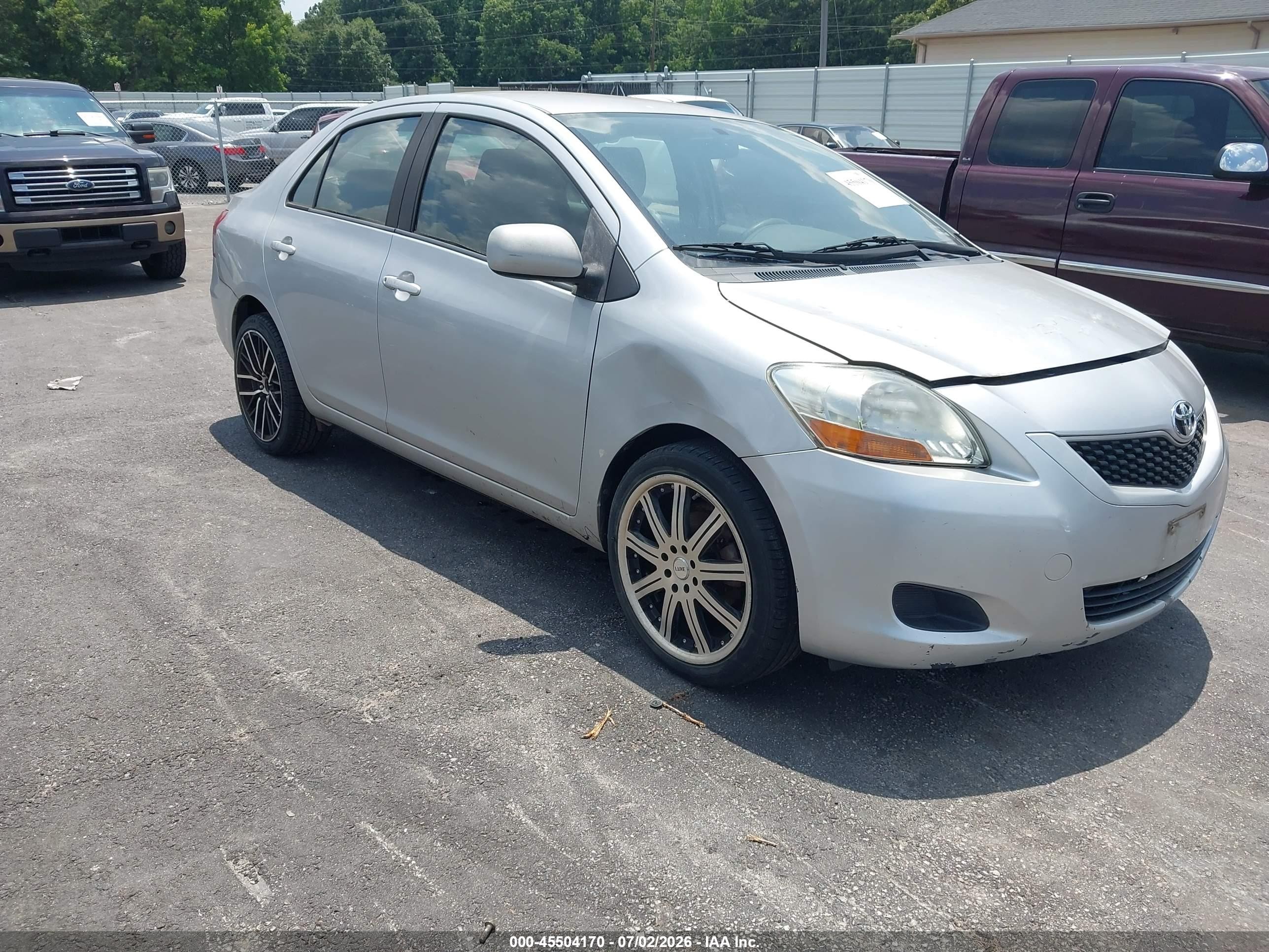 2009 Toyota Yaris   Silver vin: JTDBT903391310262