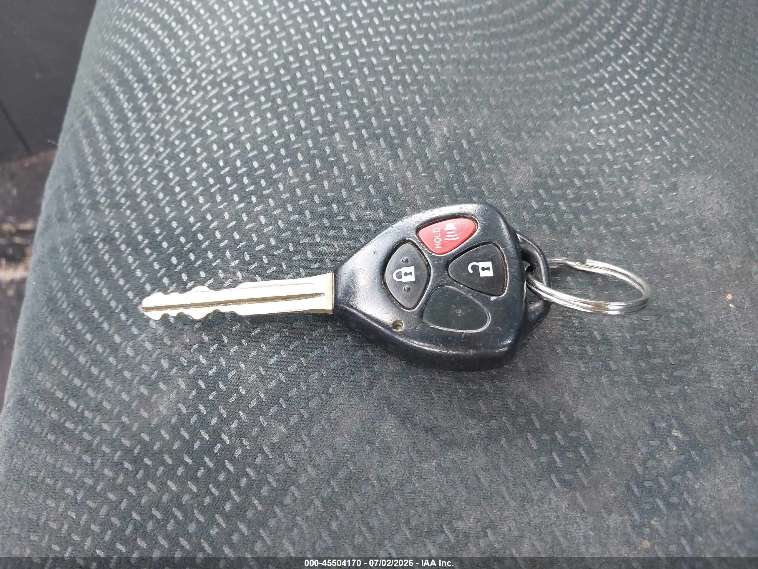 2009 Toyota Yaris   Silver vin: JTDBT903391310262