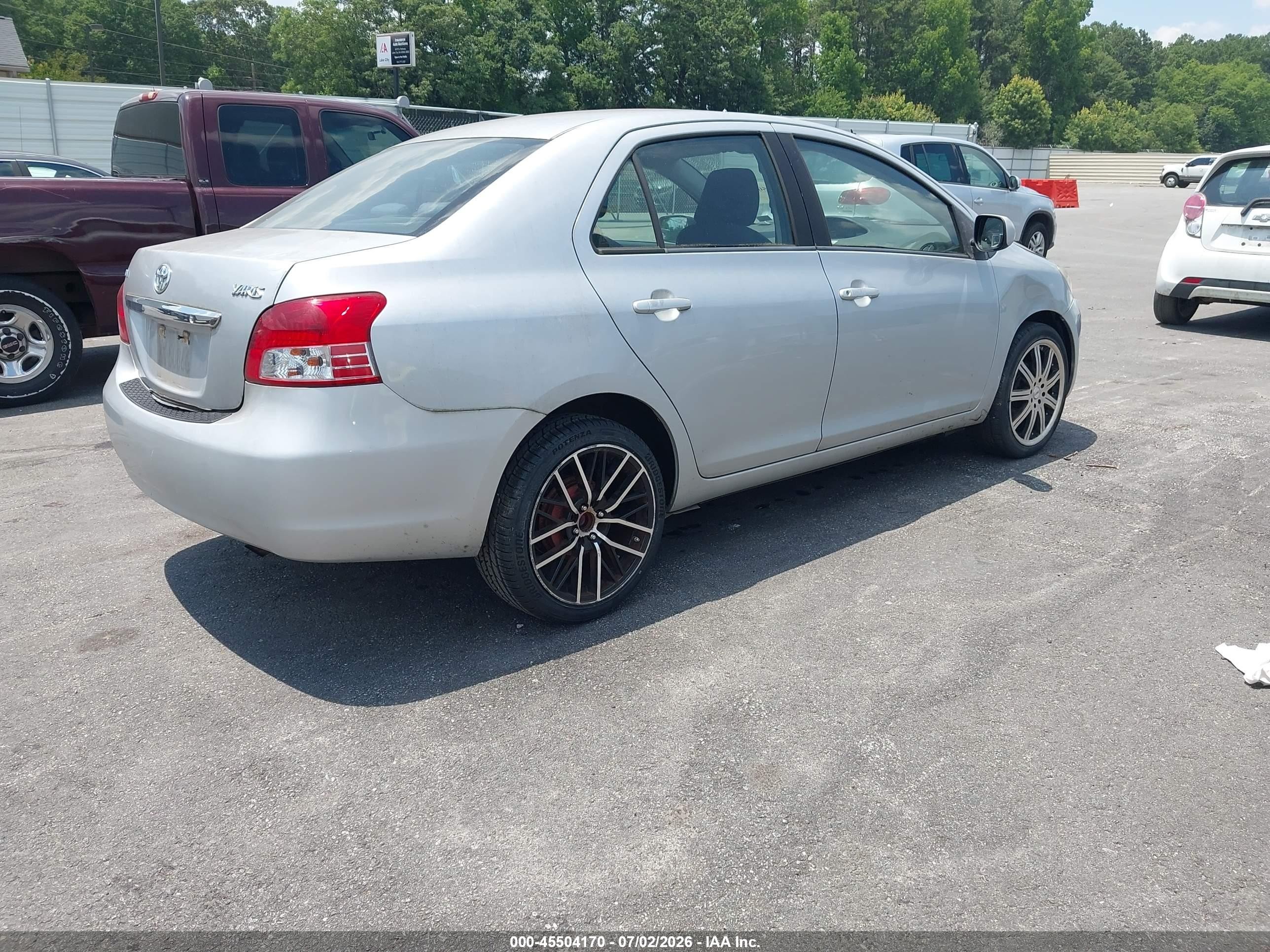 2009 Toyota Yaris   Silver vin: JTDBT903391310262
