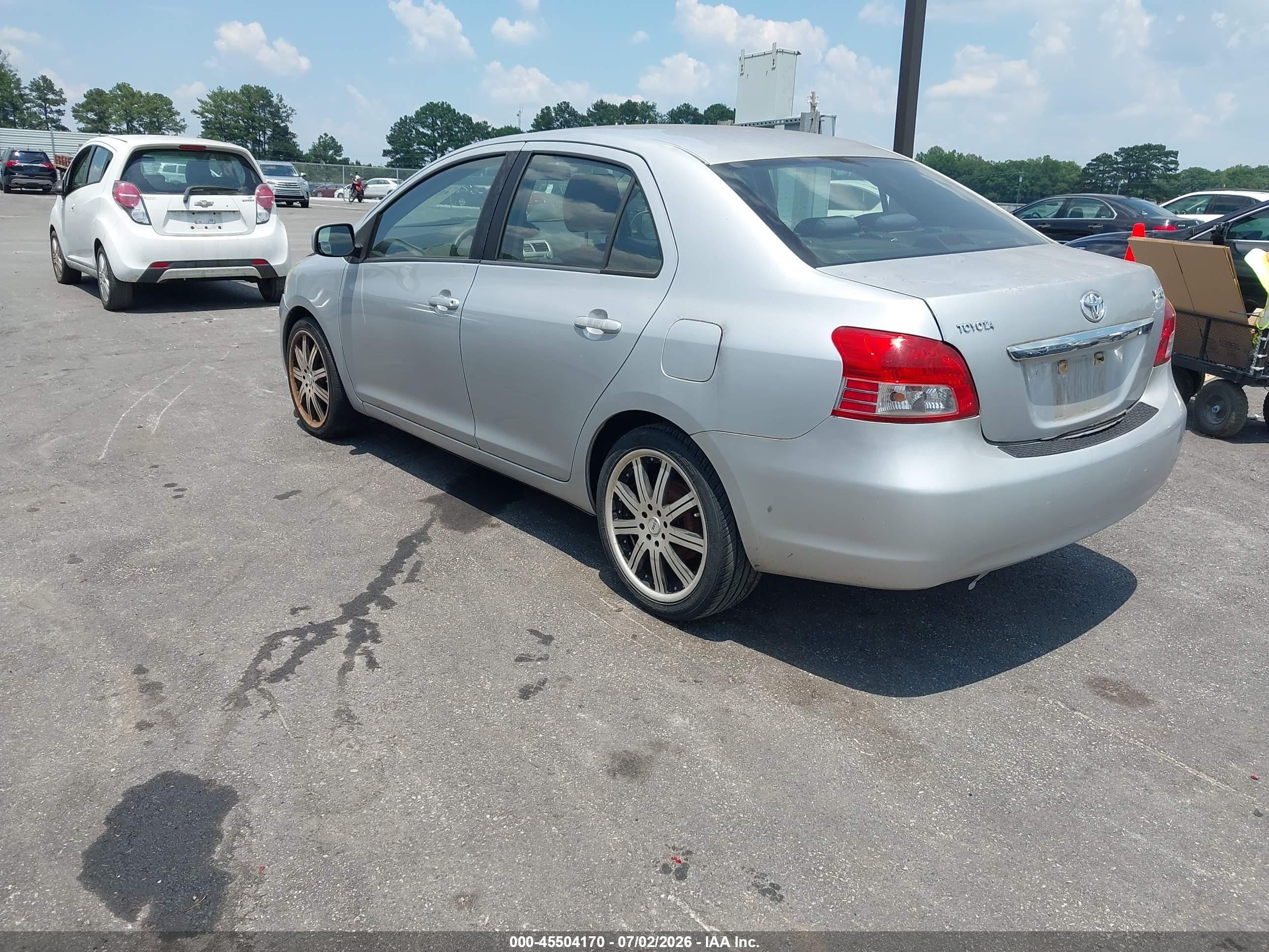 2009 Toyota Yaris   Silver vin: JTDBT903391310262
