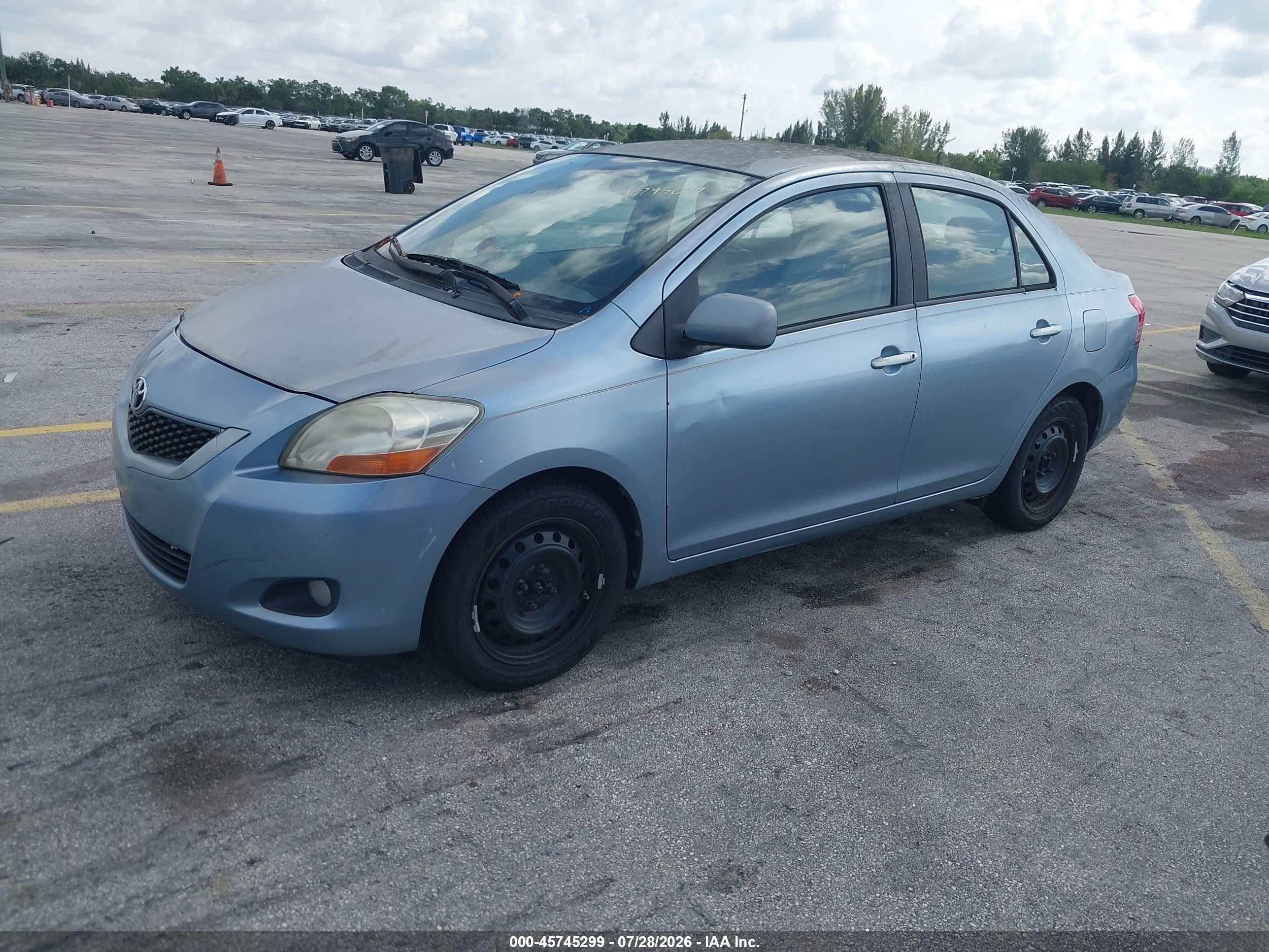2009 Toyota Yaris   Blue vin: JTDBT903391313131