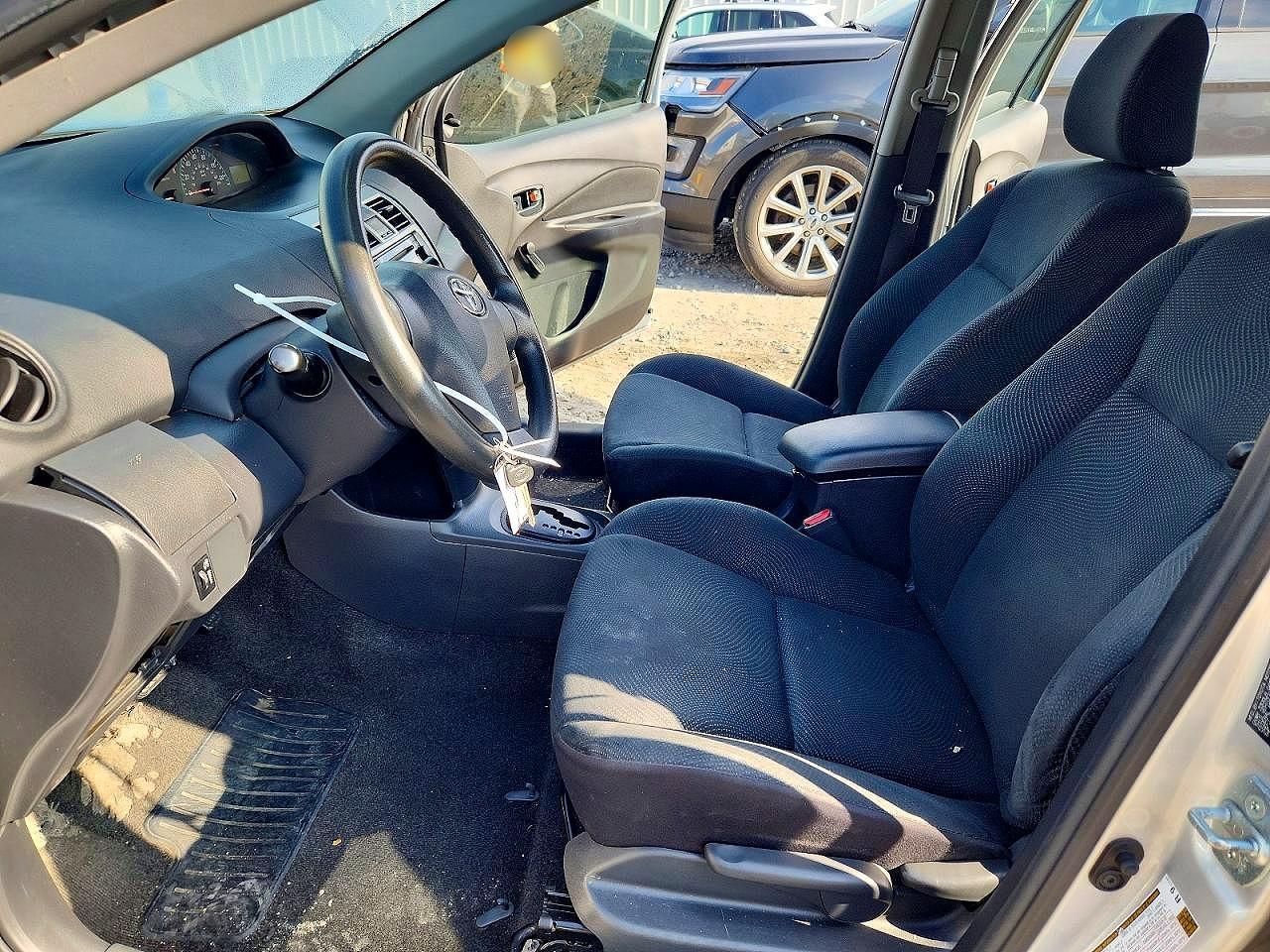 2009 Toyota Yaris Base Gray vin: JTDBT903391316997