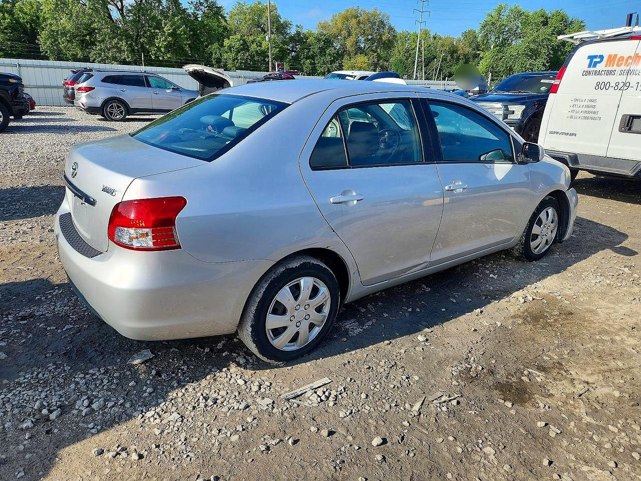 2009 Toyota Yaris Base Gray vin: JTDBT903391316997