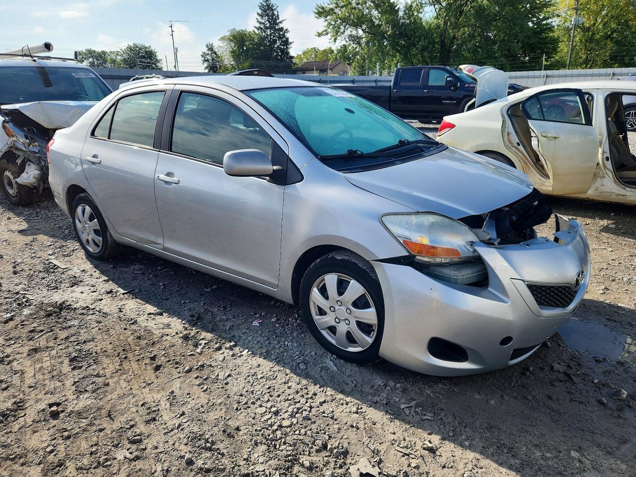 2009 Toyota Yaris Base Gray vin: JTDBT903391316997