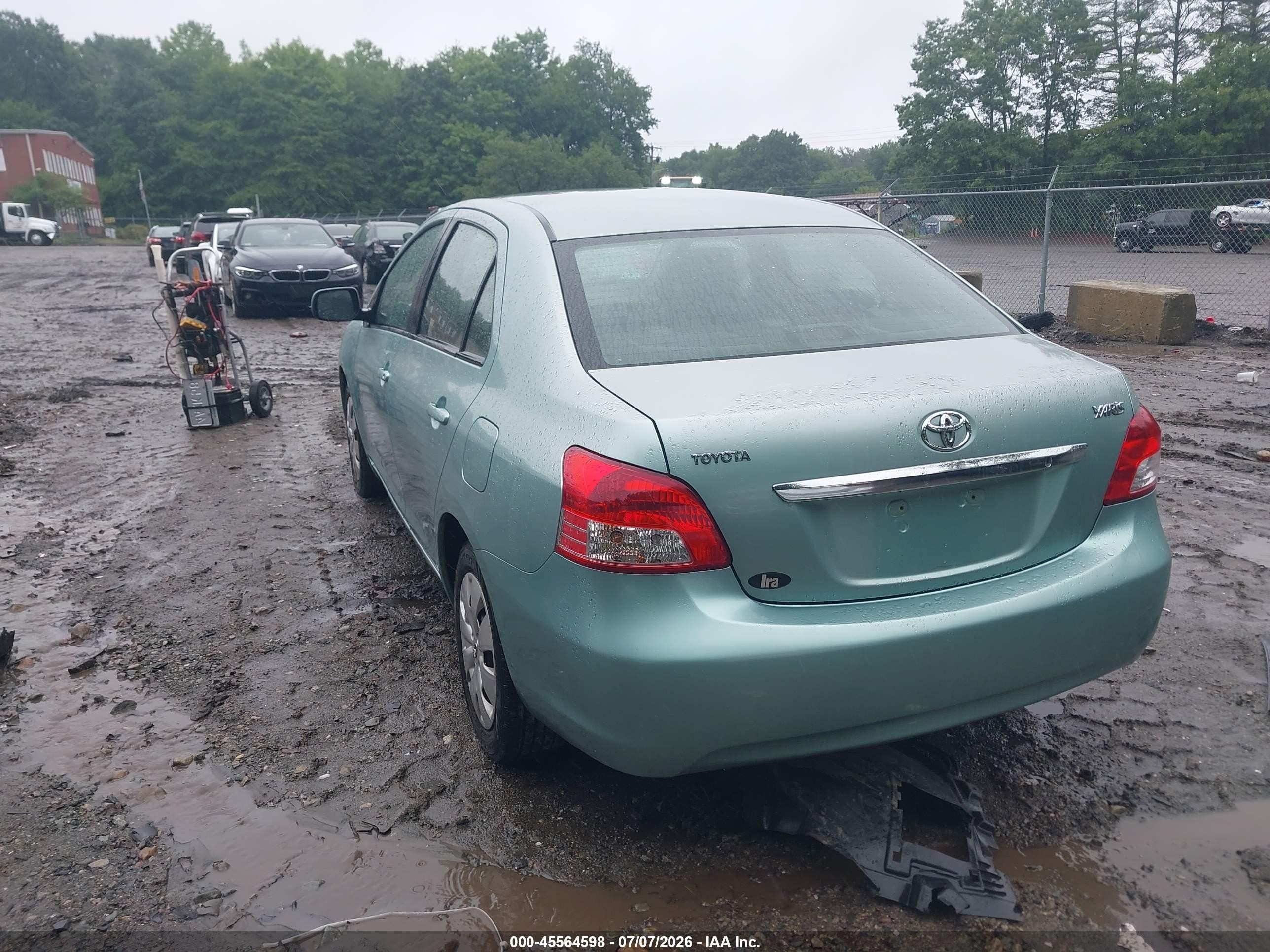 2009 Toyota Yaris   Green vin: JTDBT903391318359