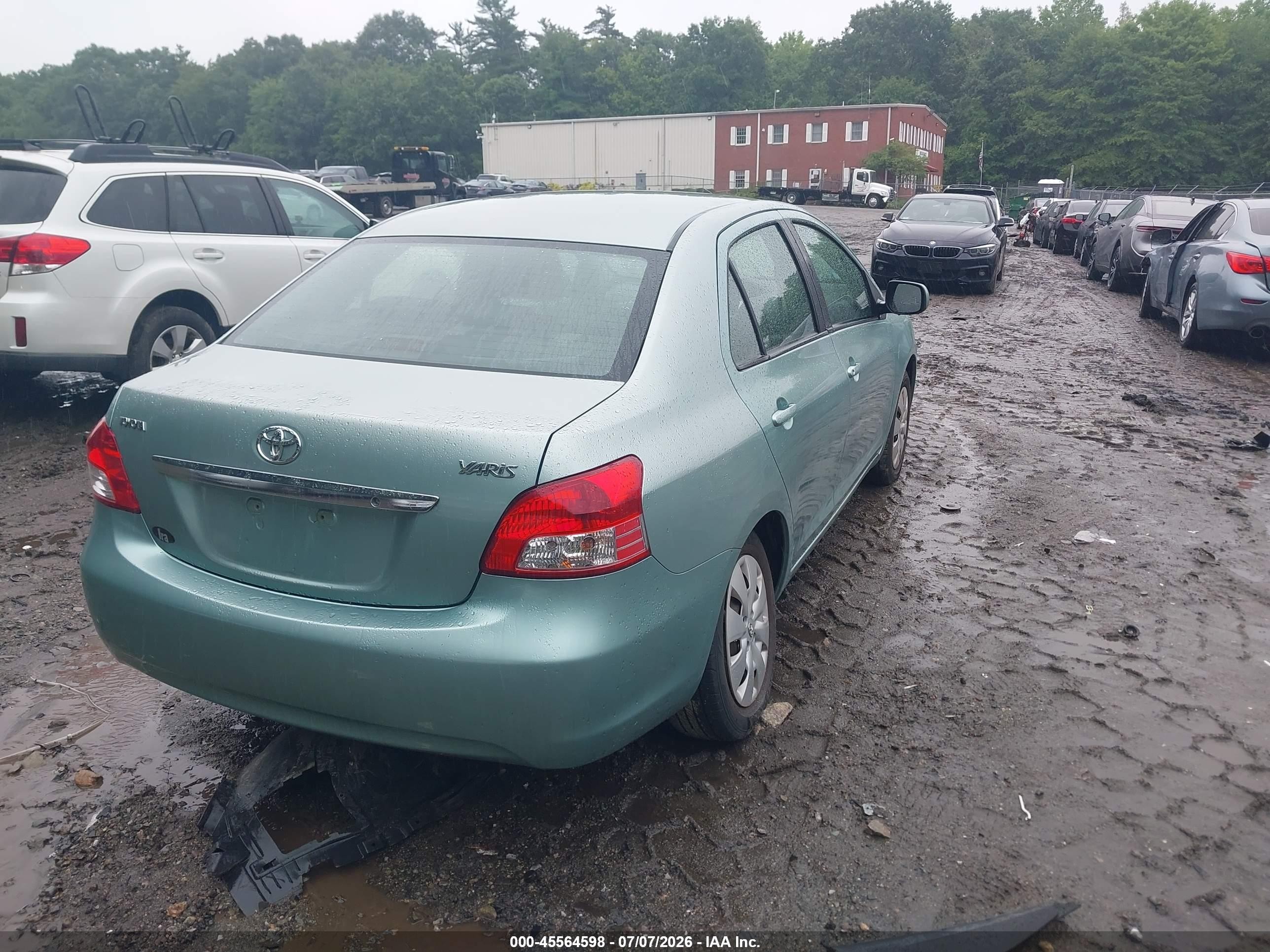 2009 Toyota Yaris   Green vin: JTDBT903391318359