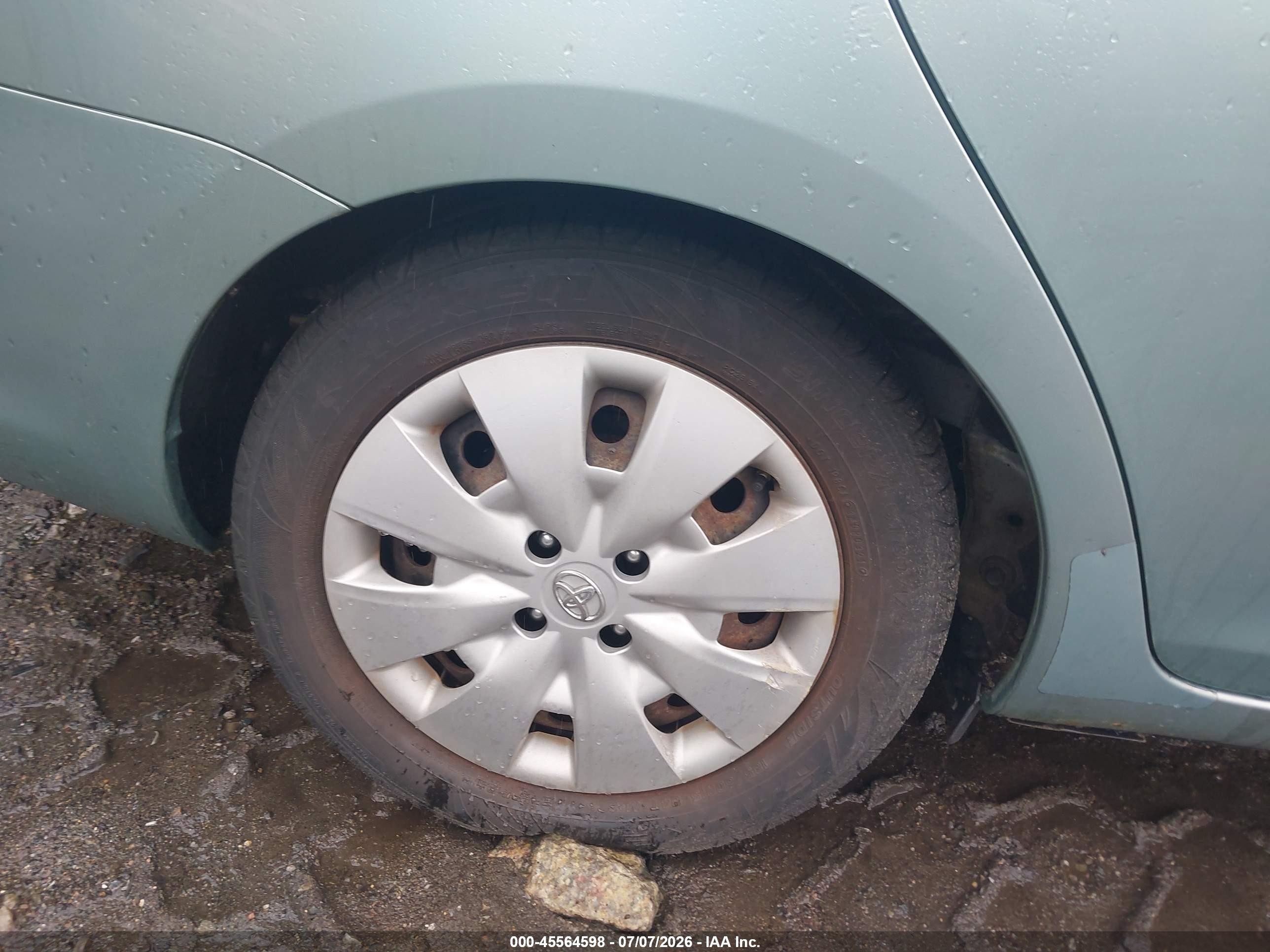 2009 Toyota Yaris   Green vin: JTDBT903391318359