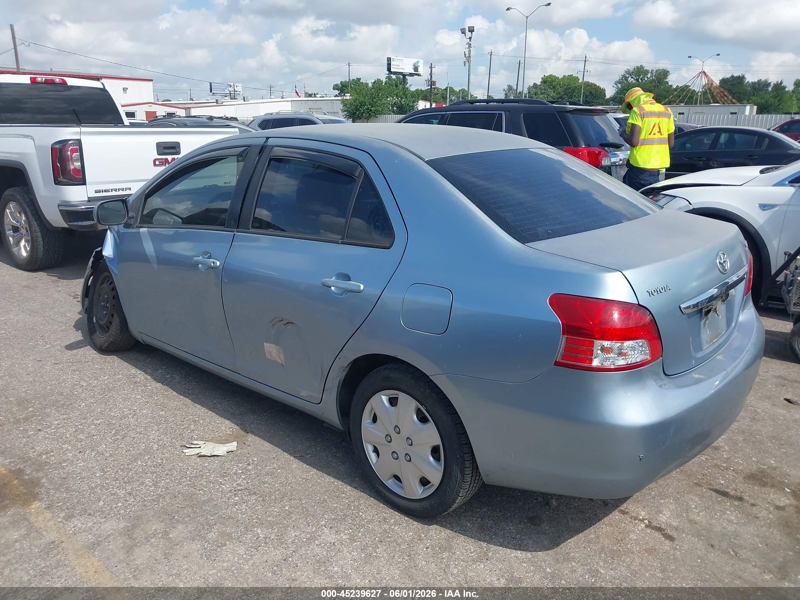 2009 Toyota Yaris   Light Blue vin: JTDBT903391332150