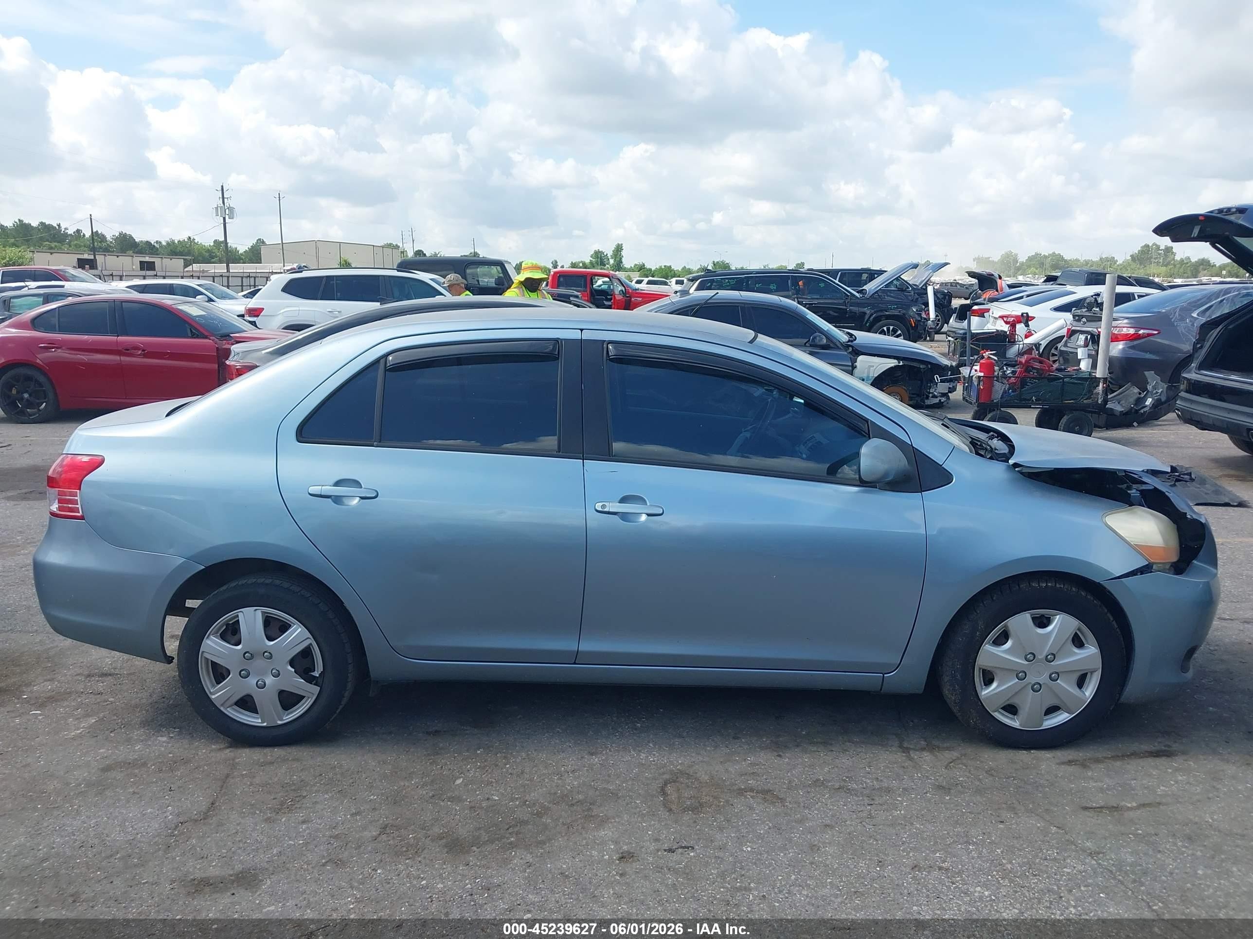 2009 Toyota Yaris   Light Blue vin: JTDBT903391332150