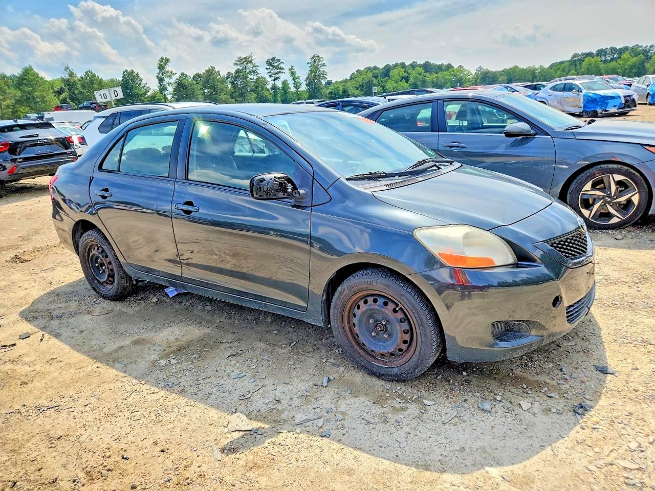 2009 Toyota Yaris Base Charcoal vin: JTDBT903391335680