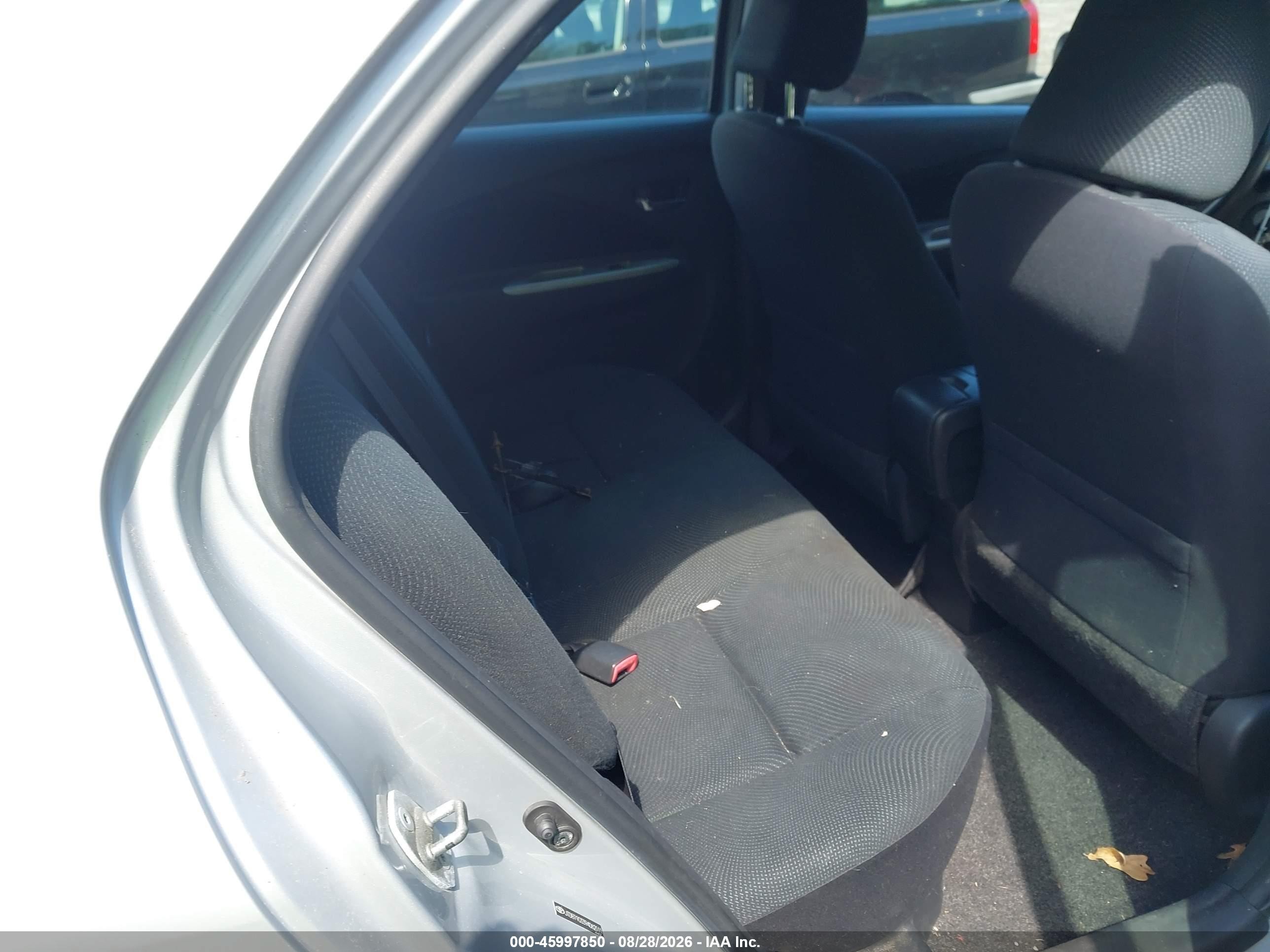 2009 Toyota Yaris   Silver vin: JTDBT903394062111
