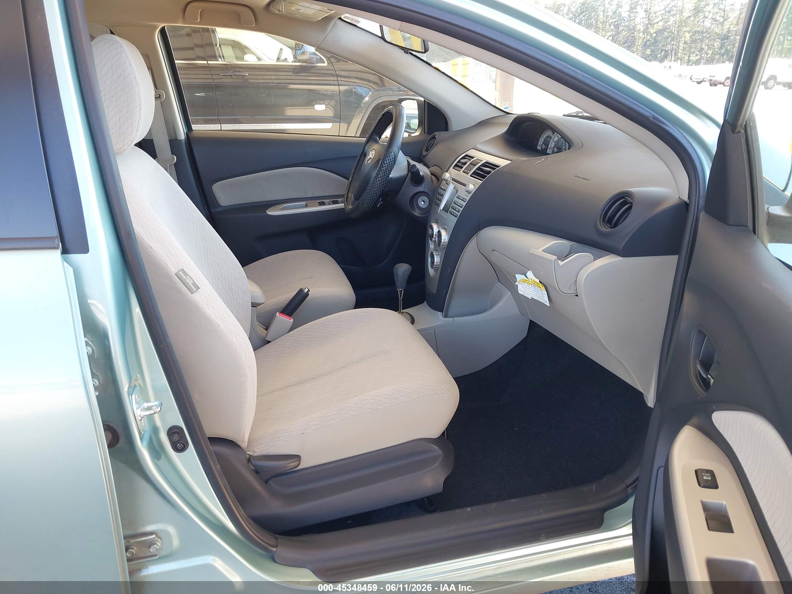 2008 Toyota Yaris   Turquoise vin: JTDBT903481199073