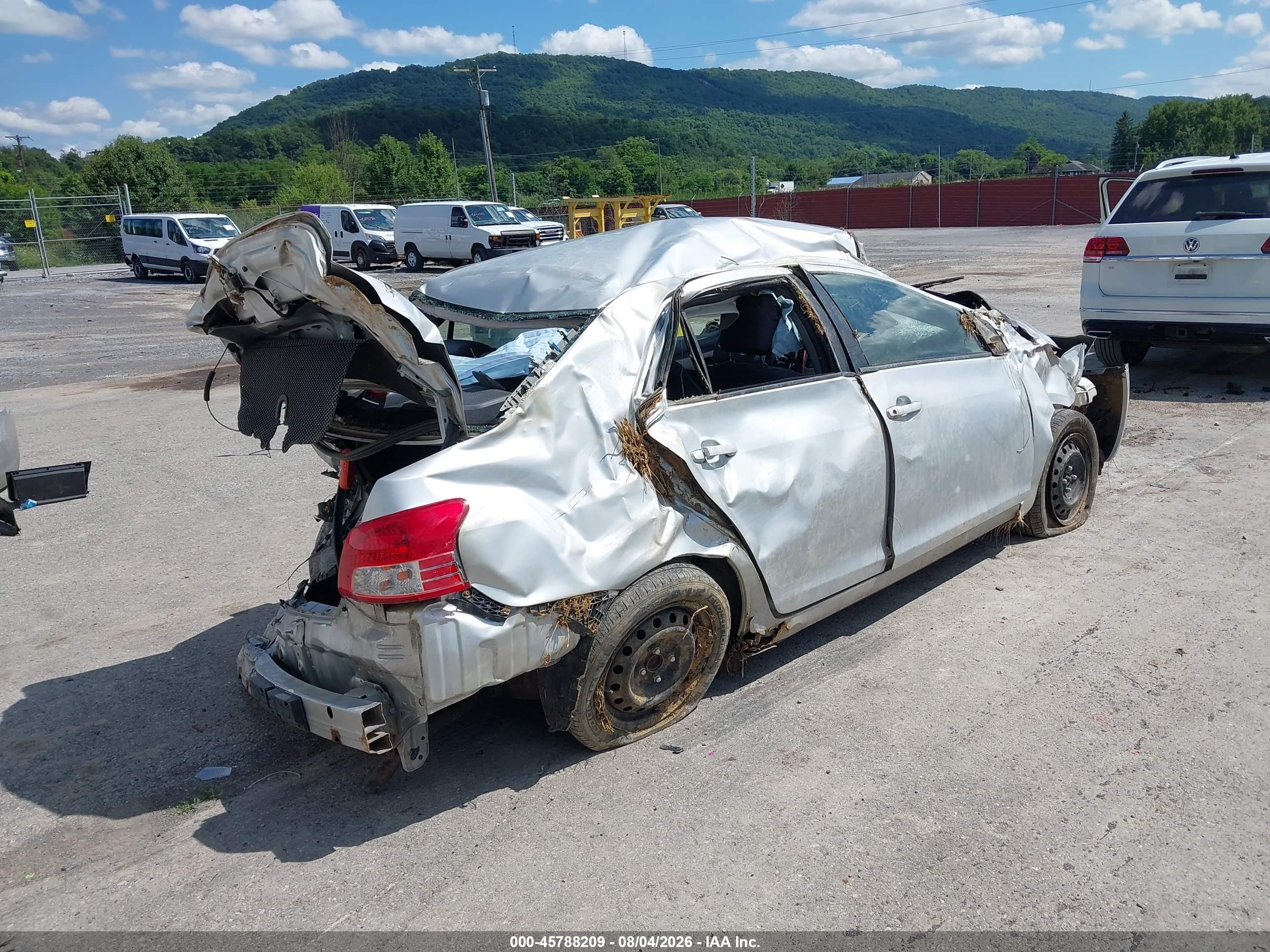 2009 Toyota Yaris   Silver vin: JTDBT903494042742